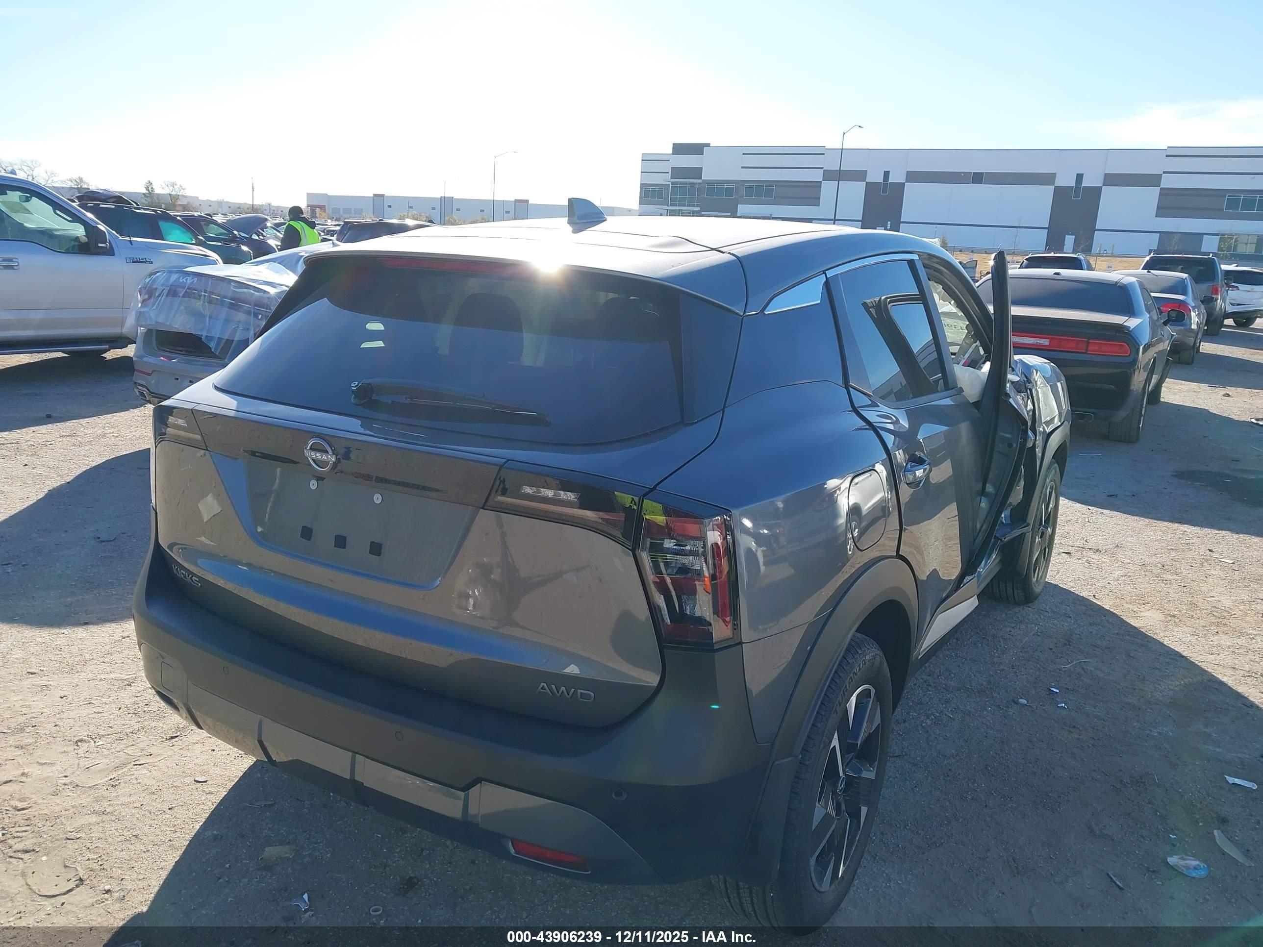 NISSAN KICKS image 4