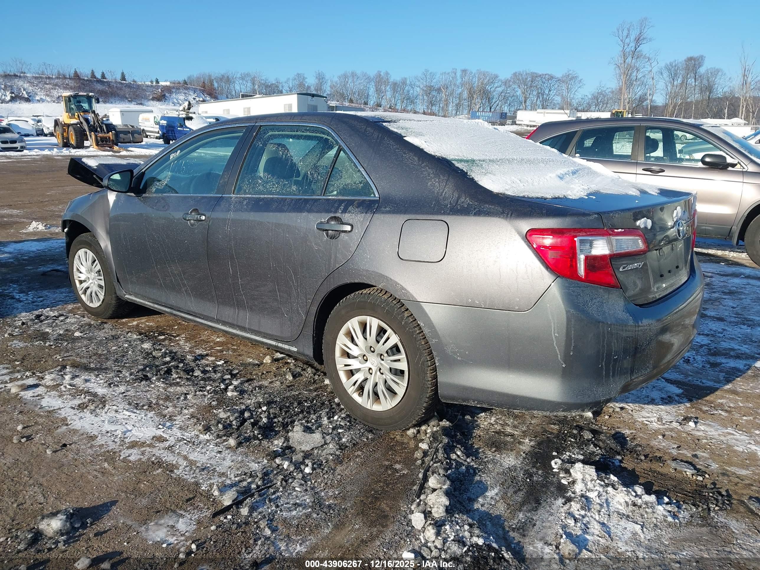 TOYOTA CAMRY image 3