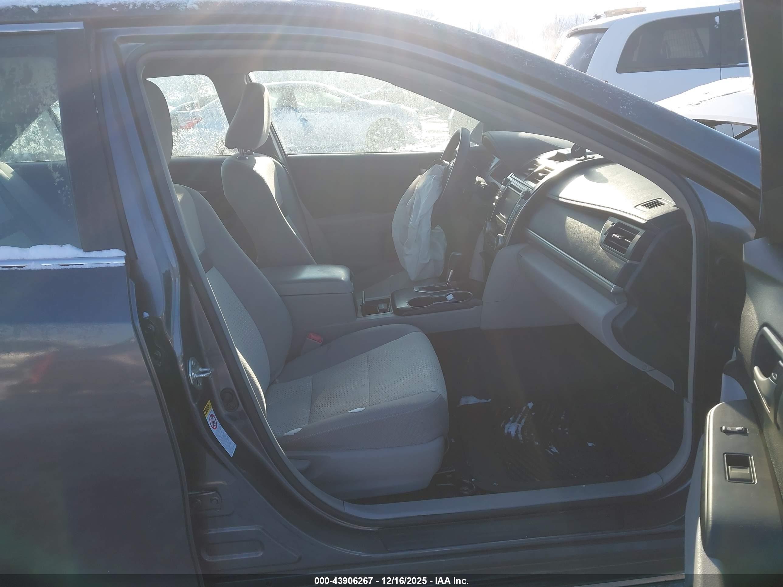 TOYOTA CAMRY image 5