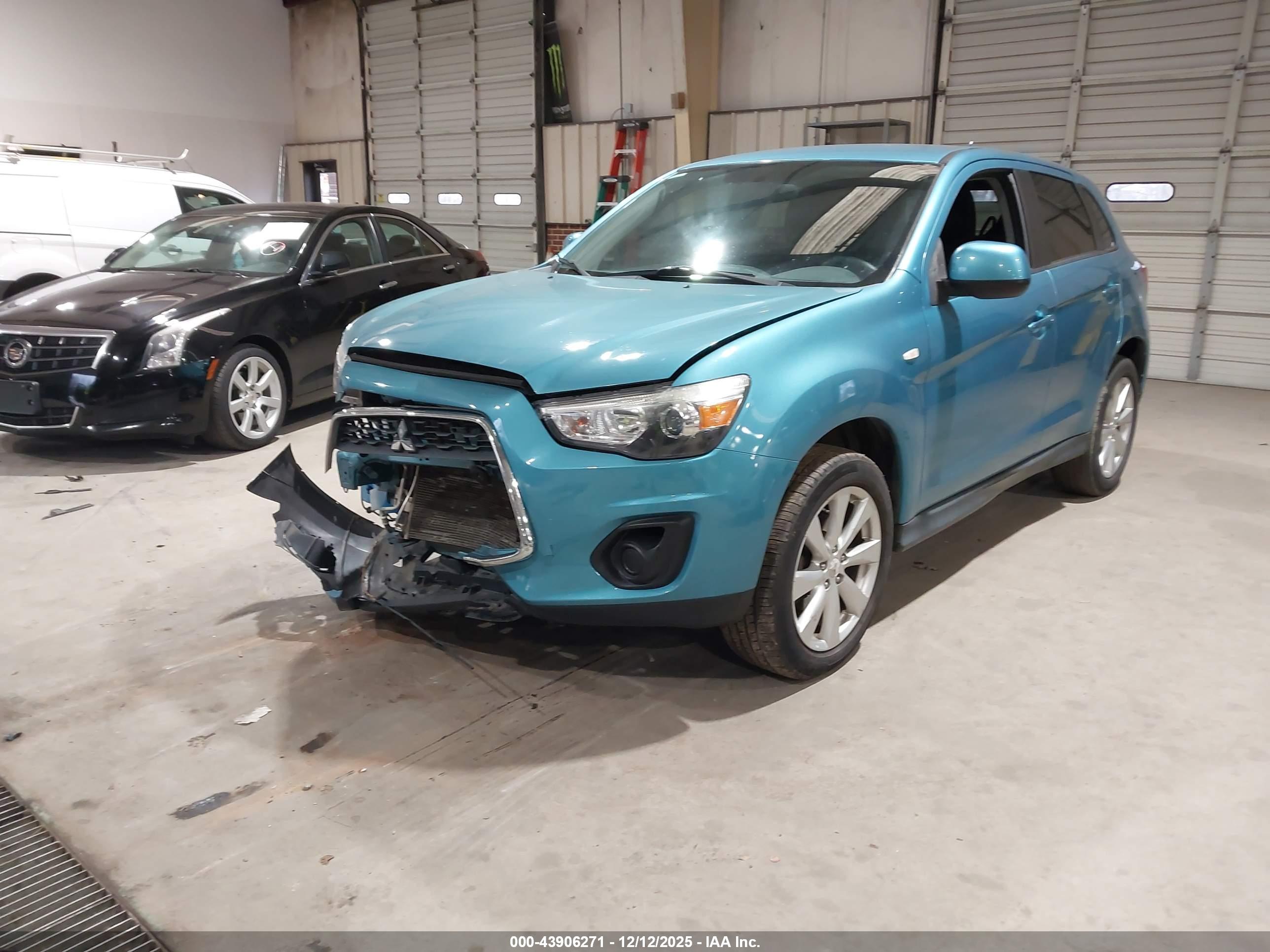 MITSUBISHI OUTLANDER image 2