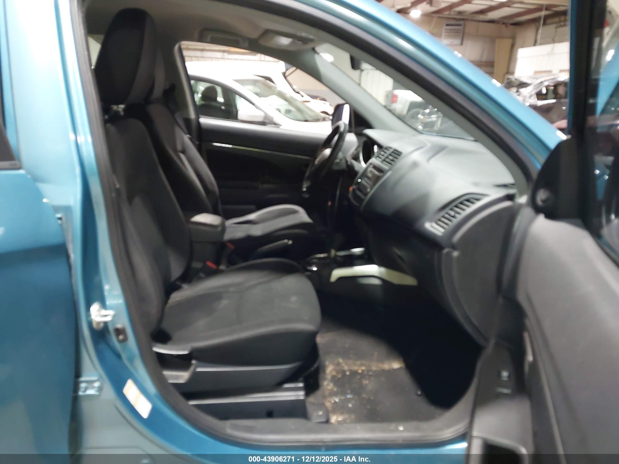 MITSUBISHI OUTLANDER image 5