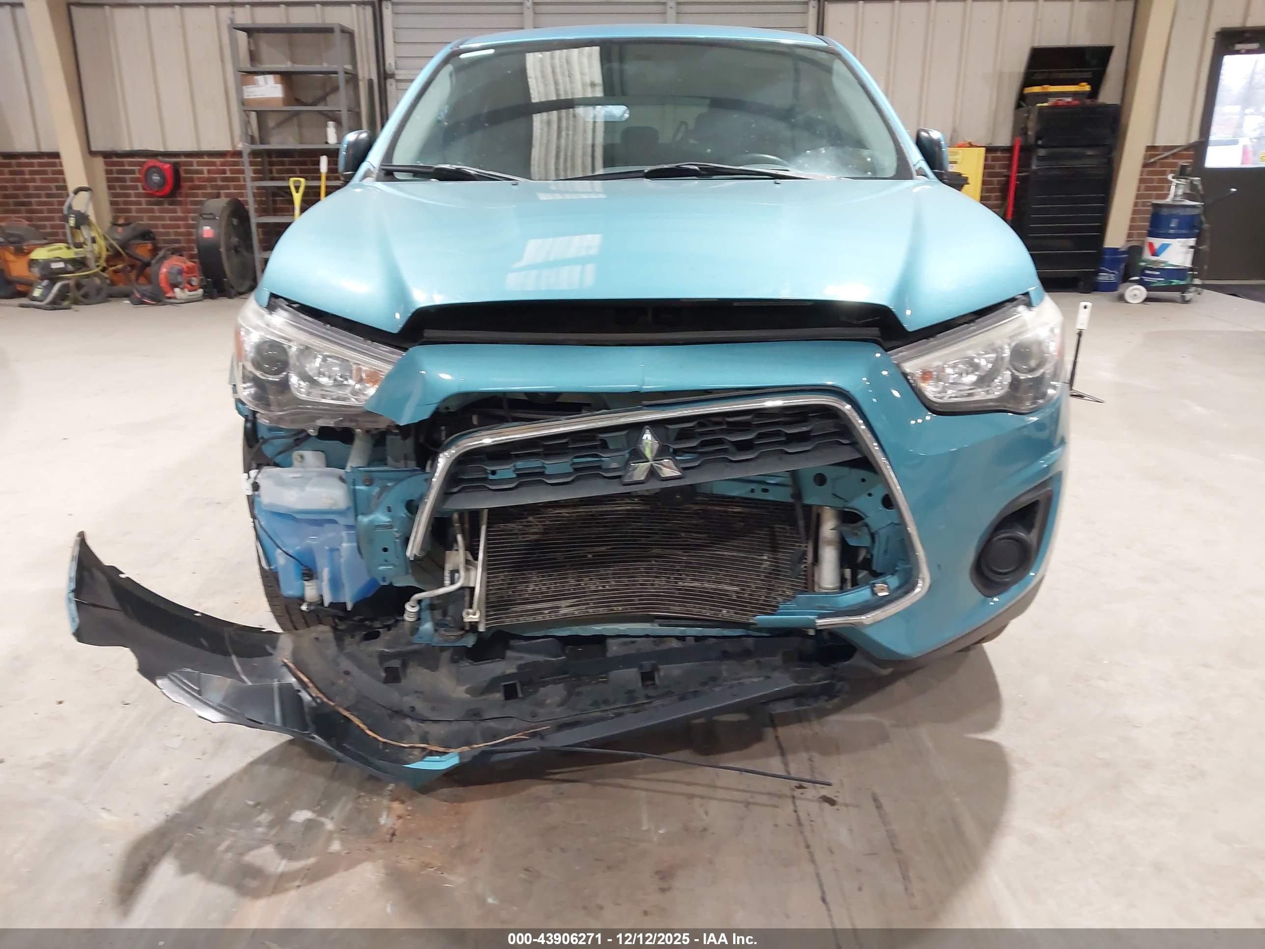 MITSUBISHI OUTLANDER image 6