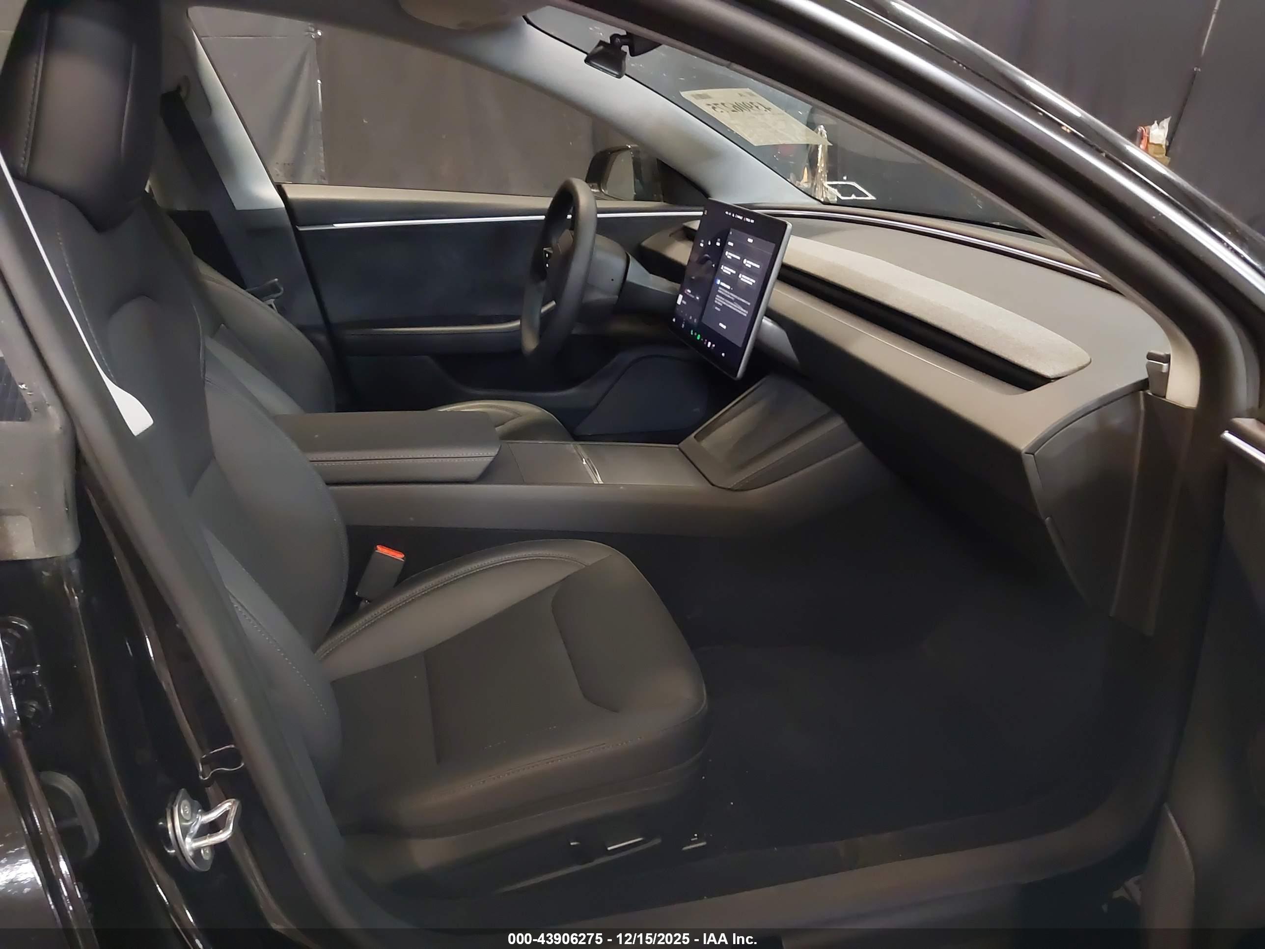 TESLA MODEL image 5