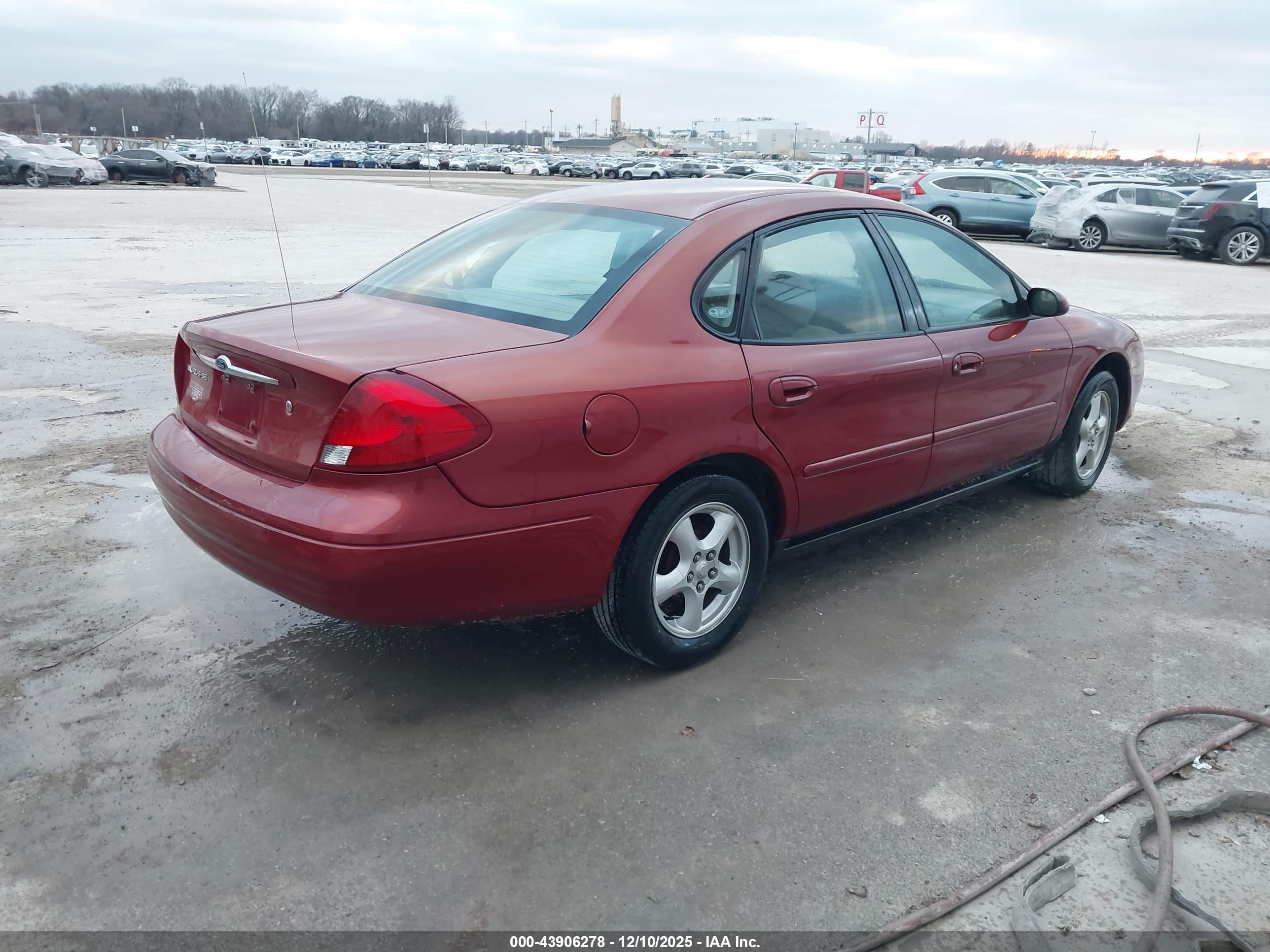 FORD TAURUS image 4
