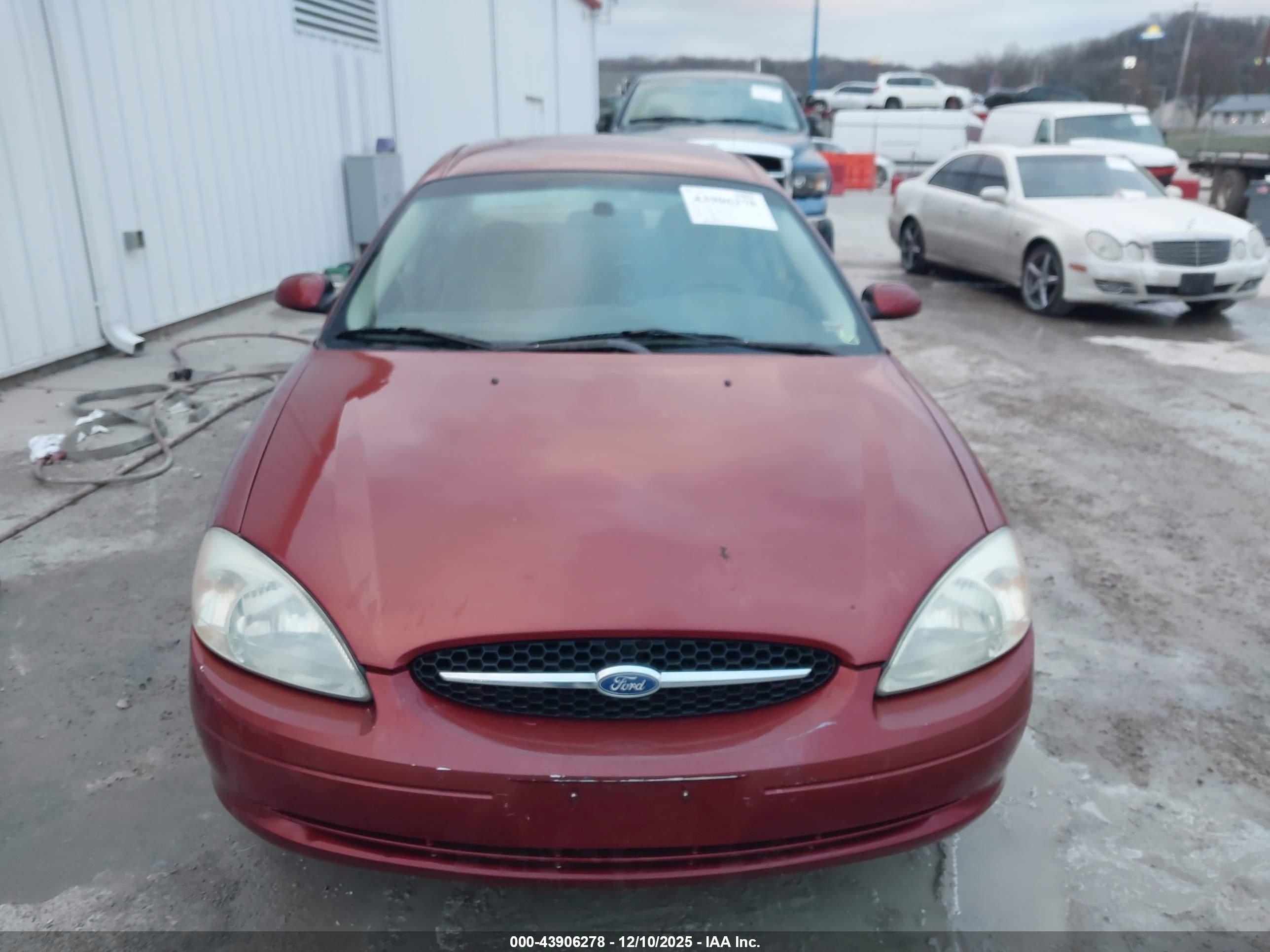 FORD TAURUS image 6