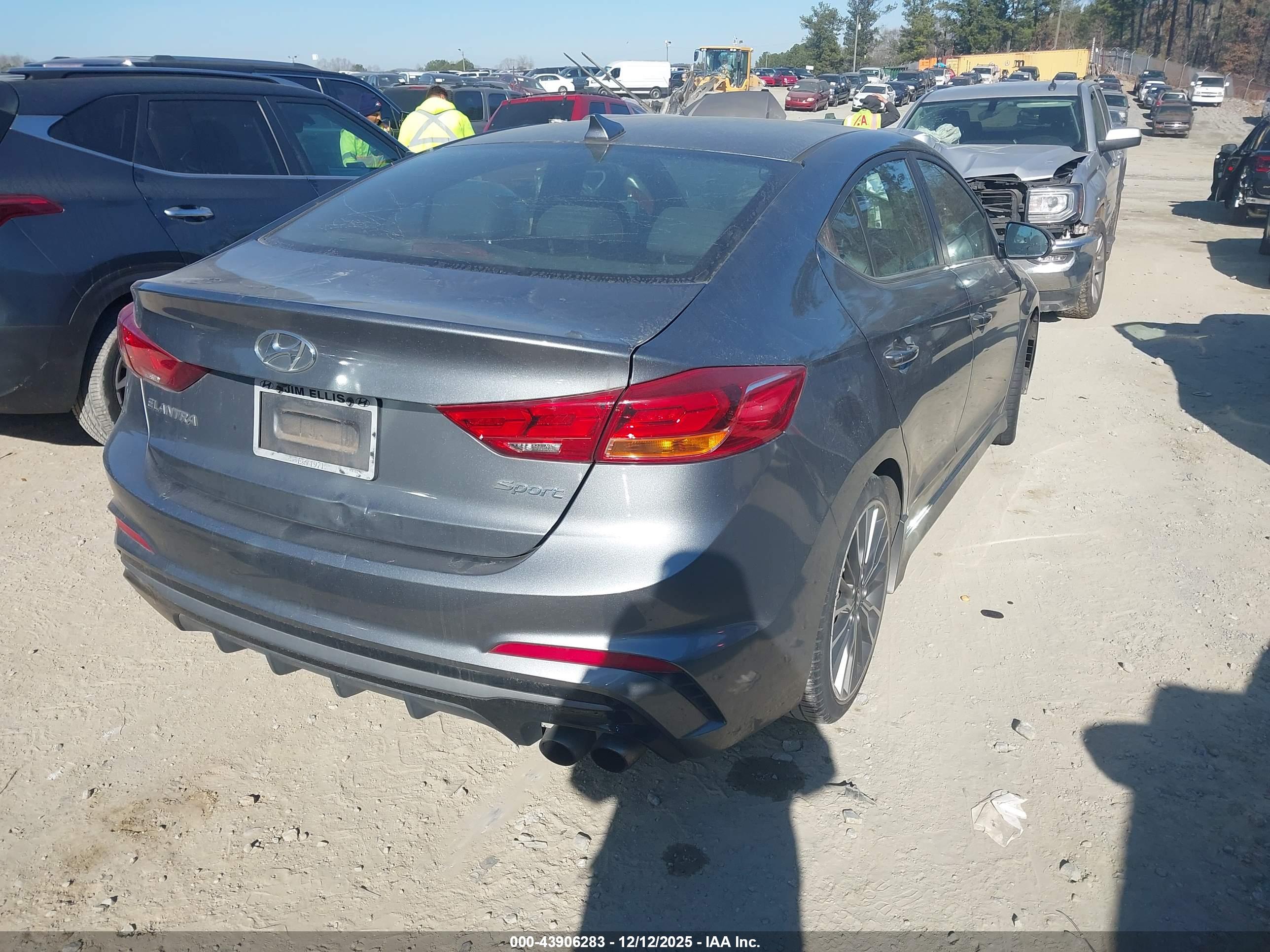 HYUNDAI ELANTRA image 4