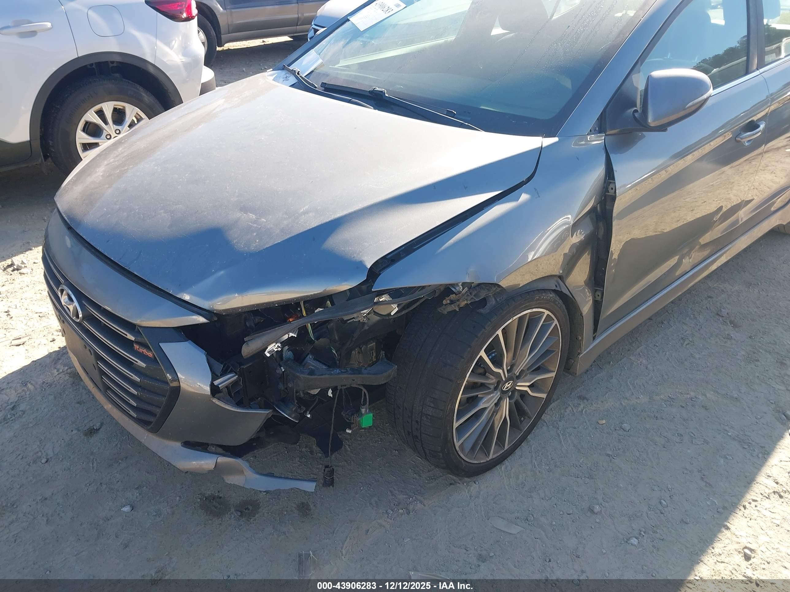 HYUNDAI ELANTRA image 6