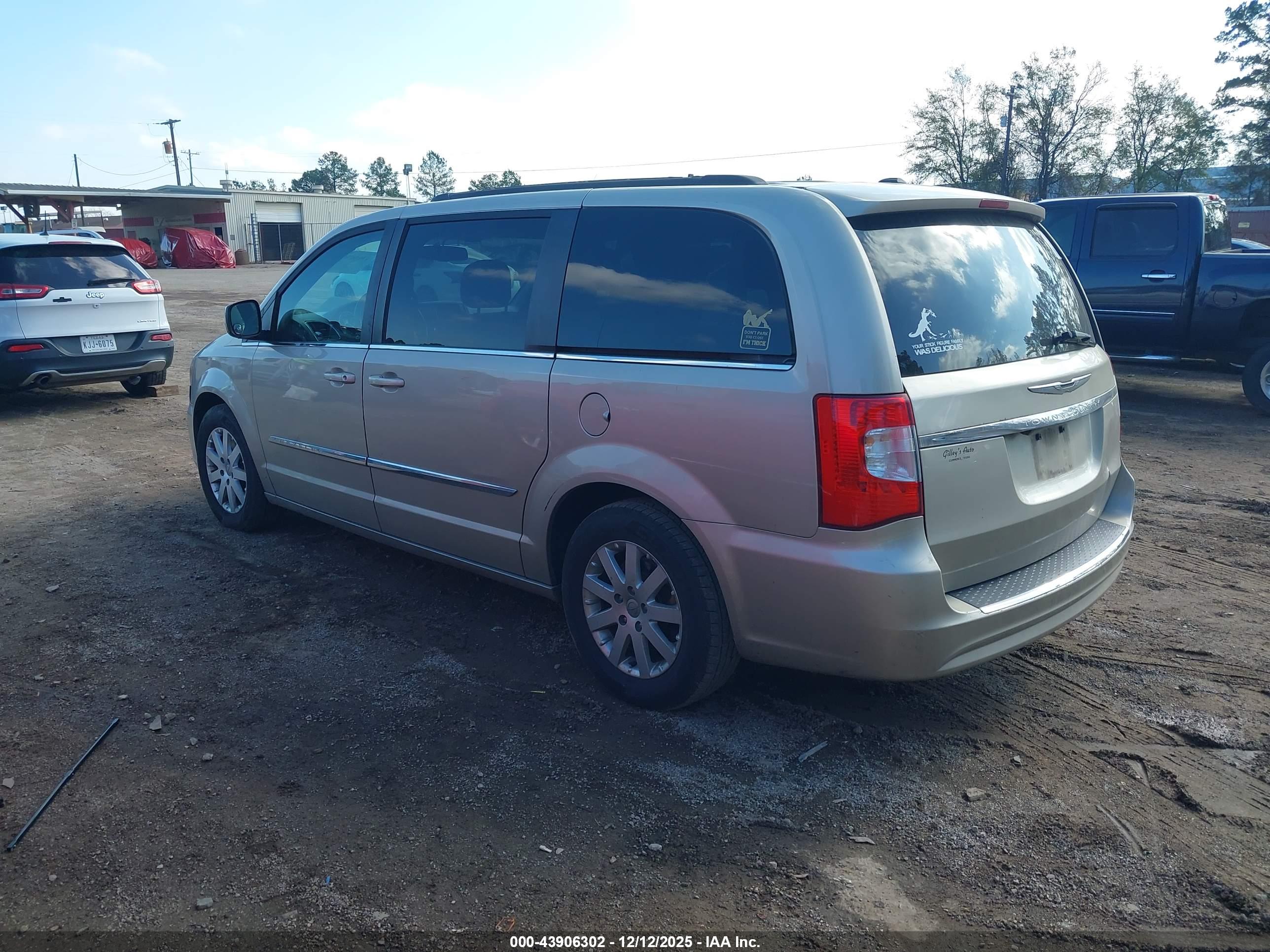 CHRYSLER TOWN image 3
