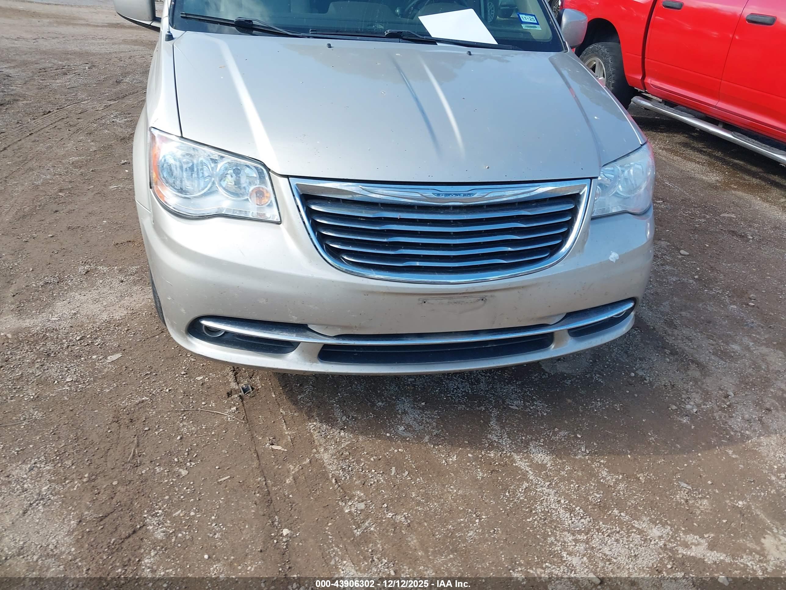 CHRYSLER TOWN image 6