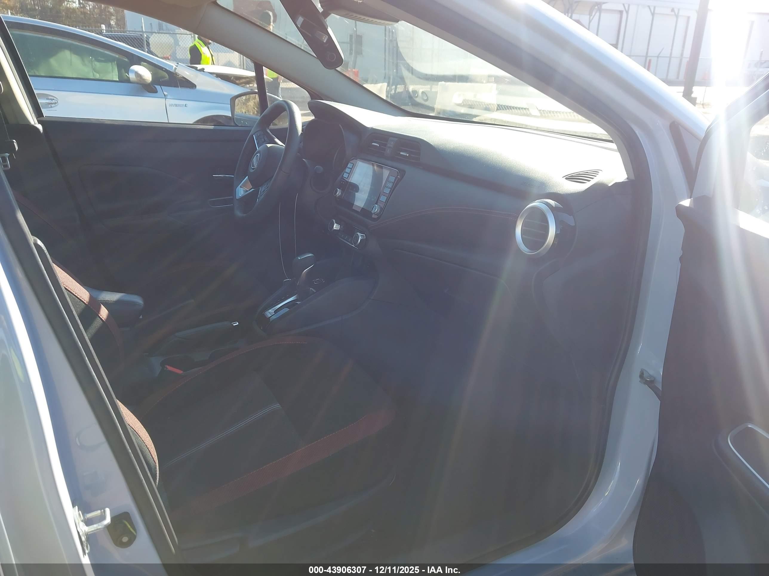 NISSAN VERSA image 5