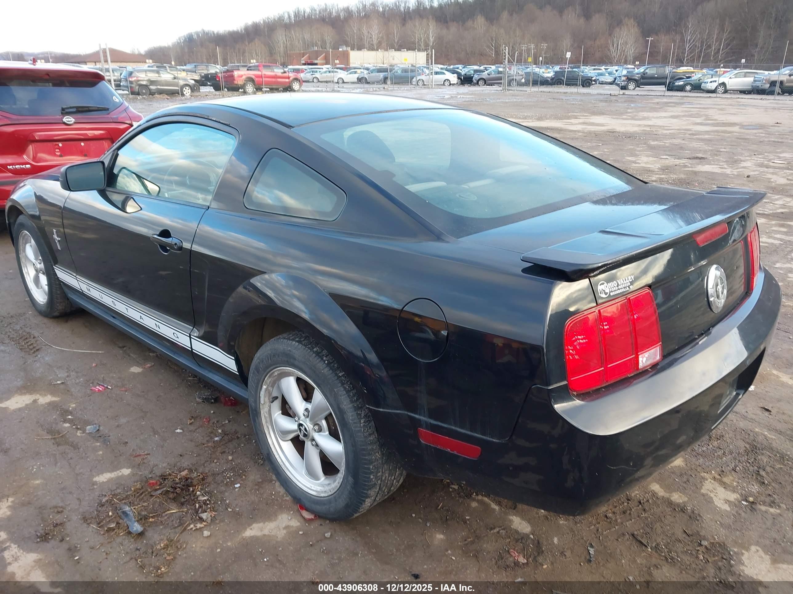 FORD MUSTANG image 3