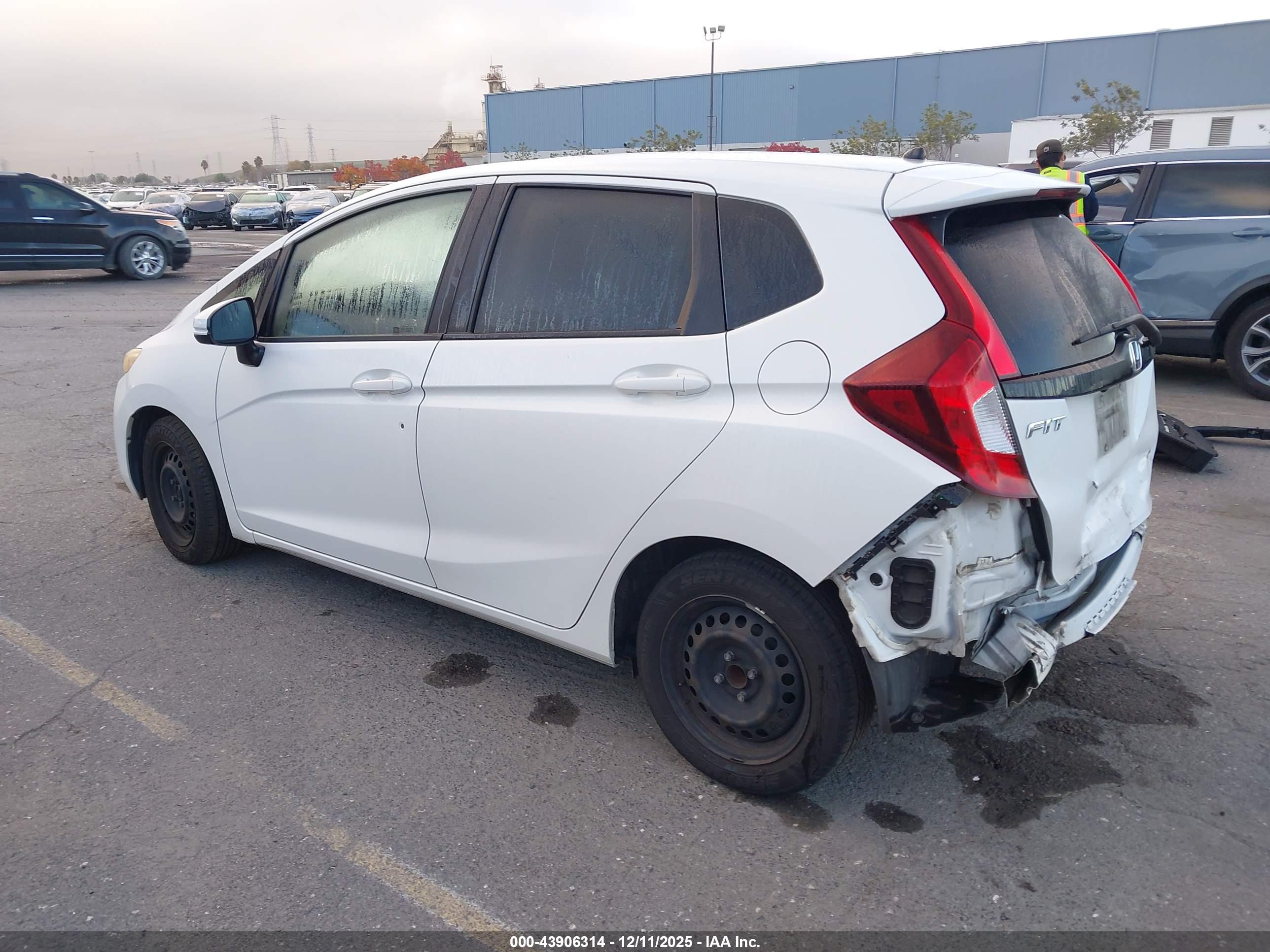 HONDA FIT image 3