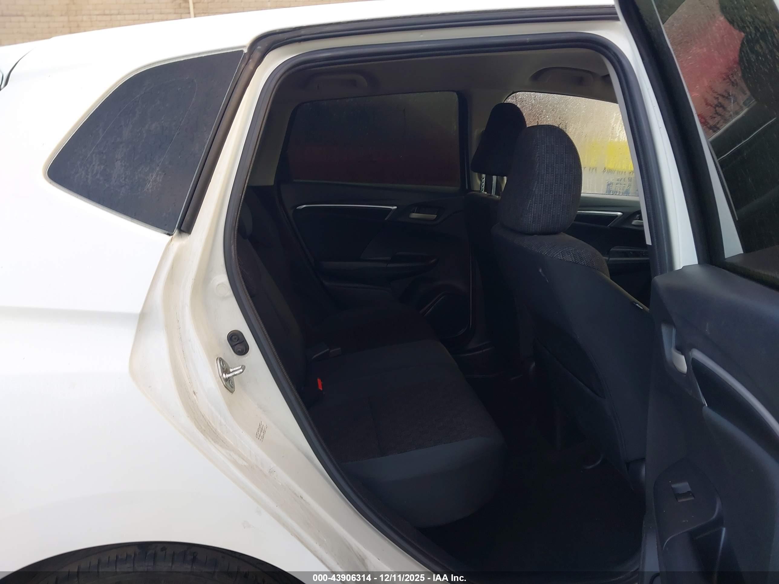 HONDA FIT image 8