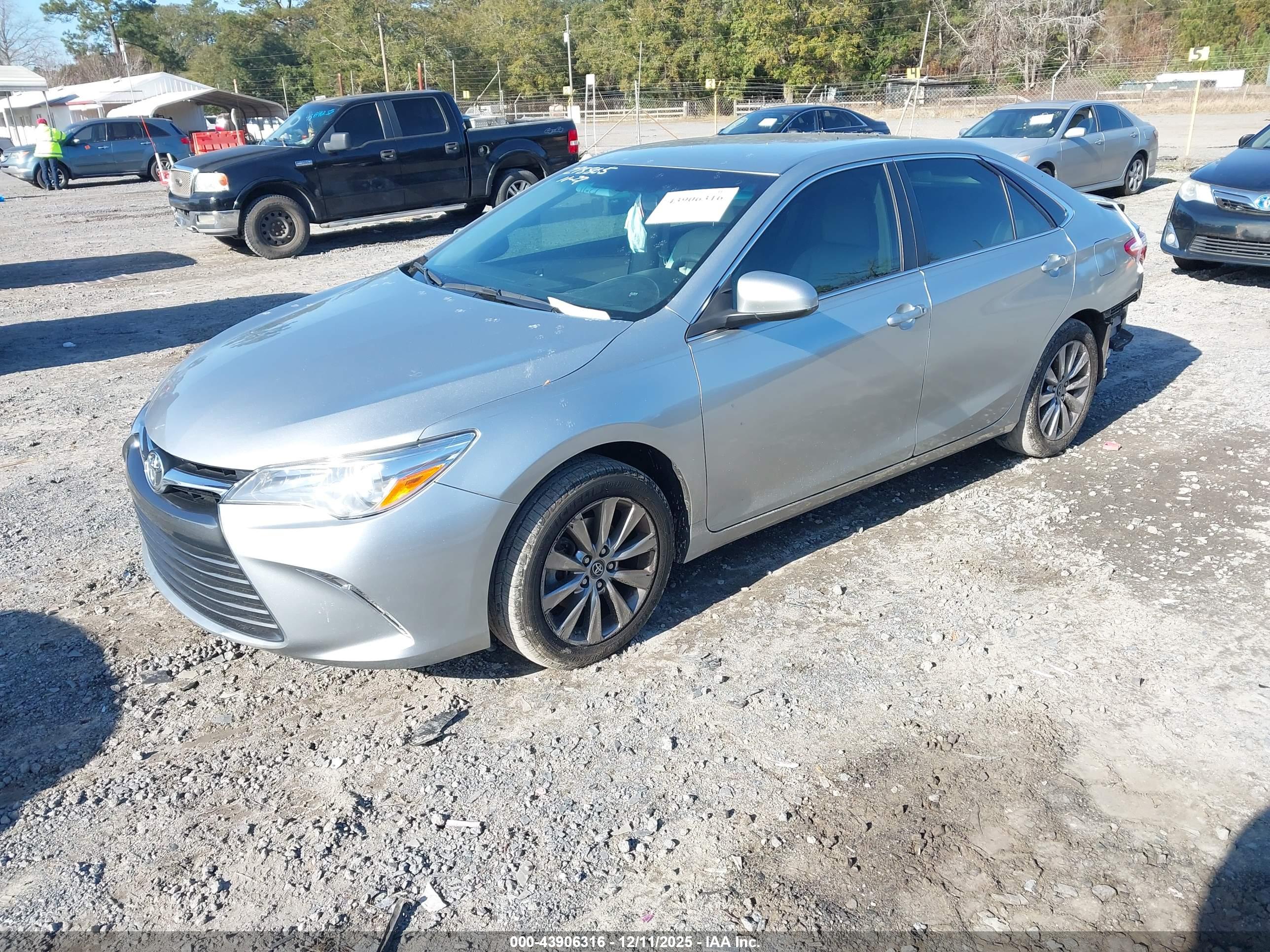 TOYOTA CAMRY image 2