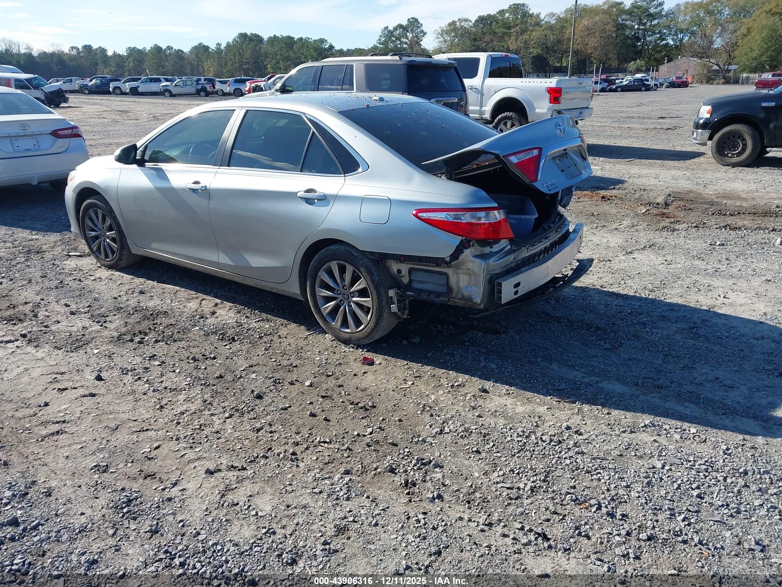 TOYOTA CAMRY image 3