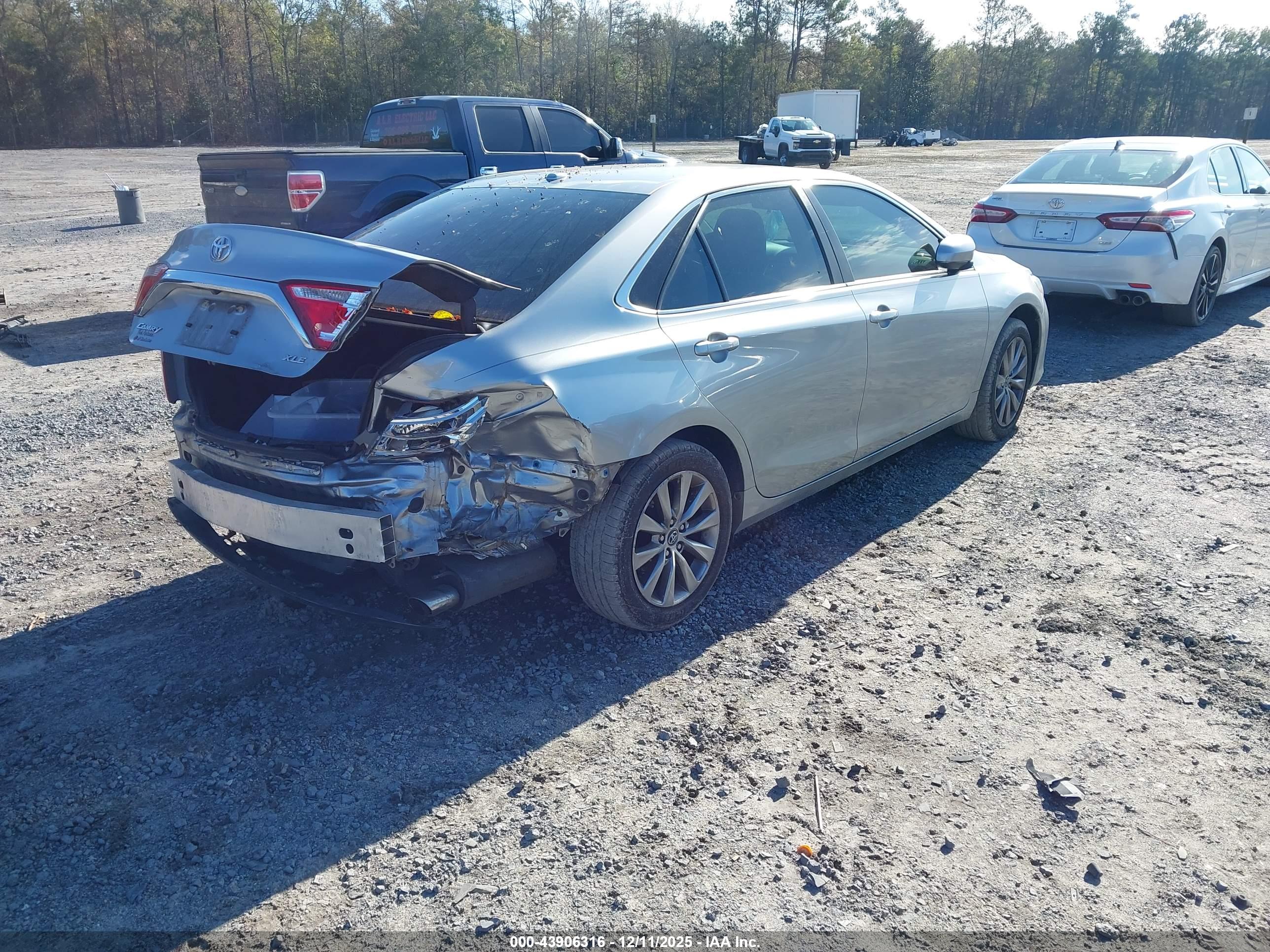 TOYOTA CAMRY image 4