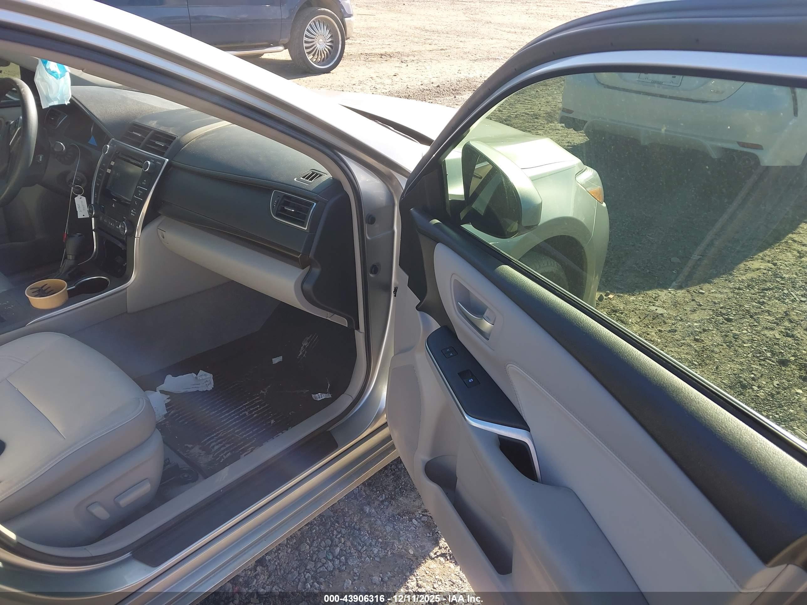 TOYOTA CAMRY image 5
