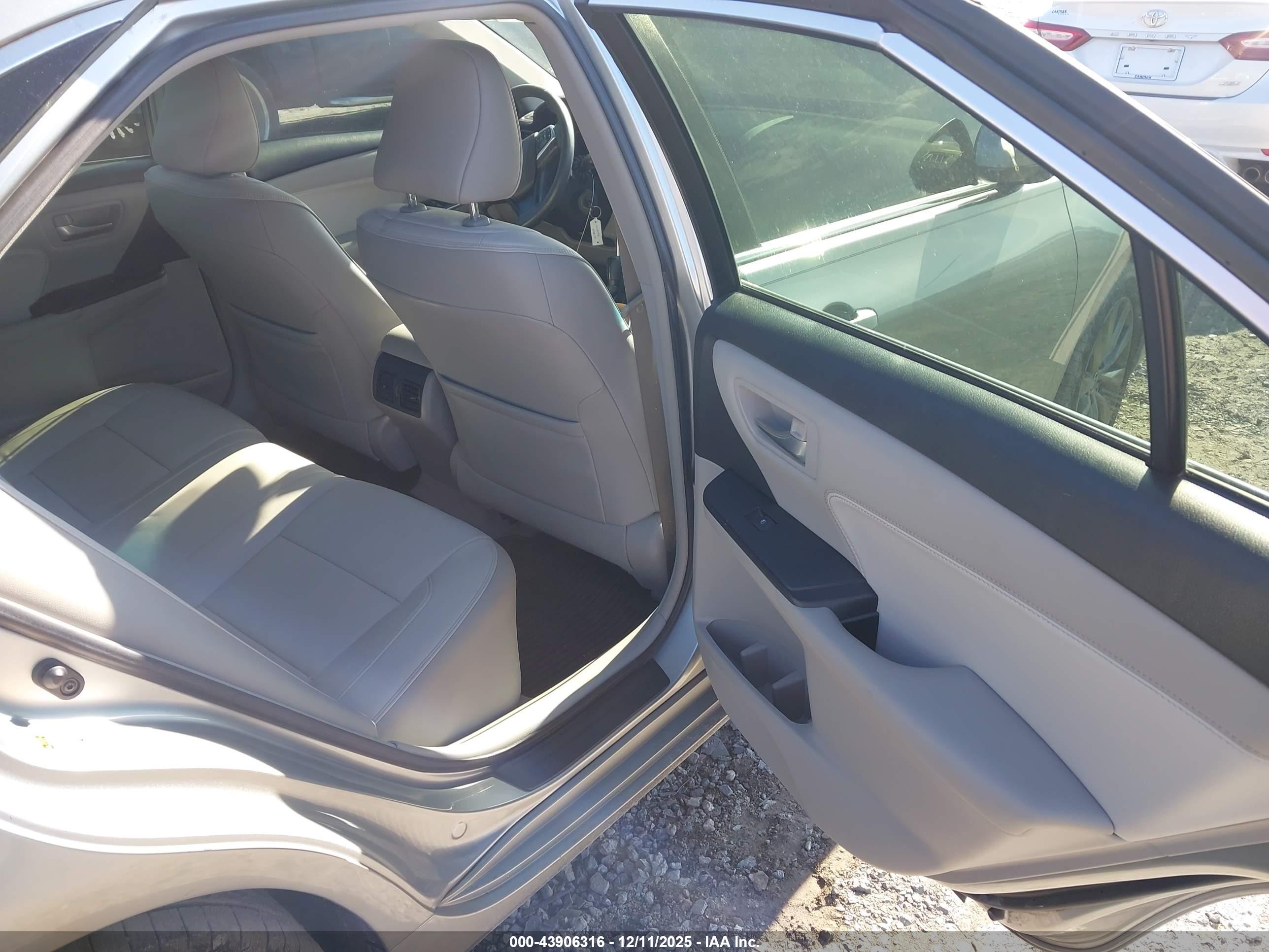 TOYOTA CAMRY image 8
