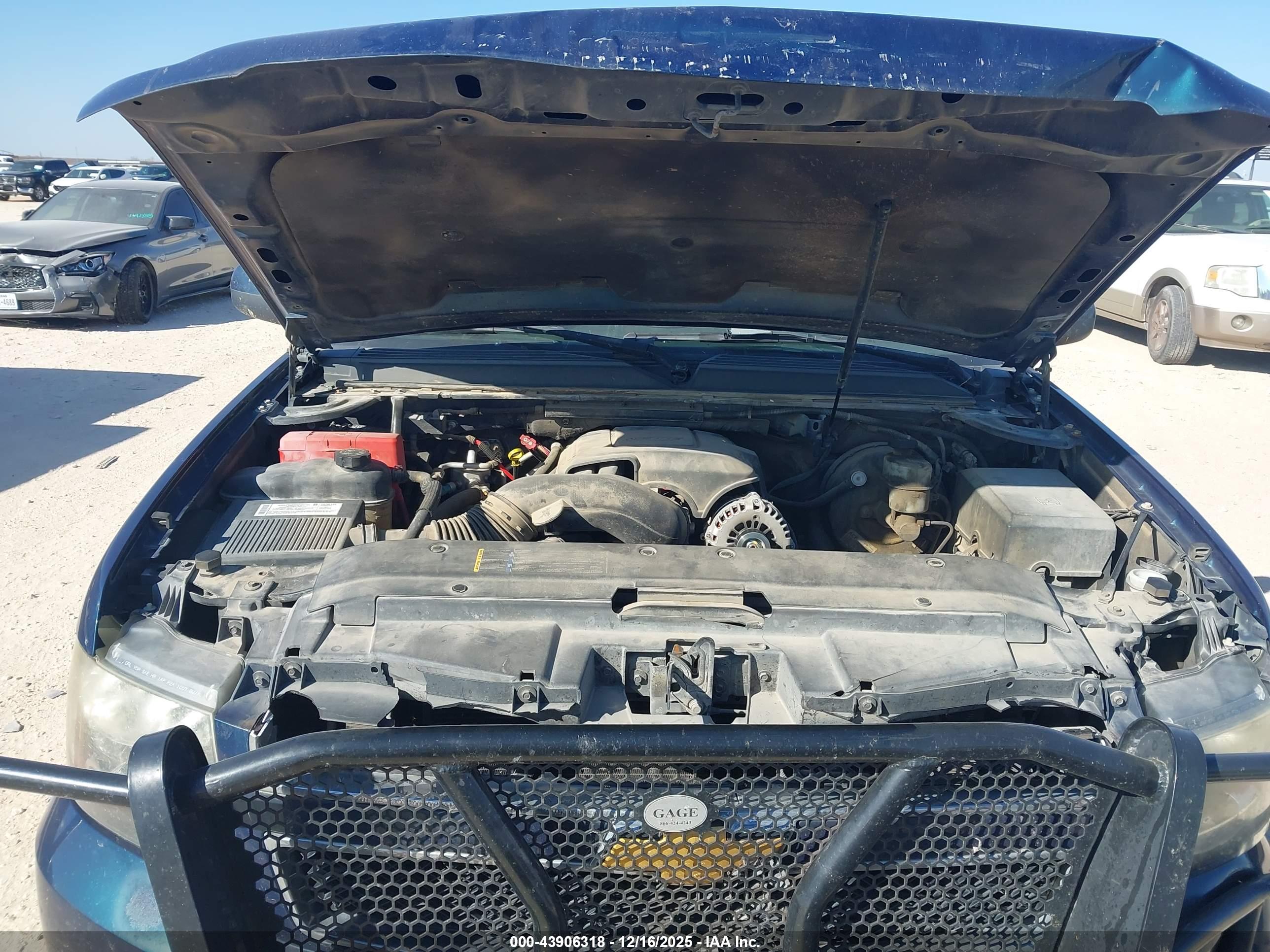 CHEVROLET TAHOE image 10