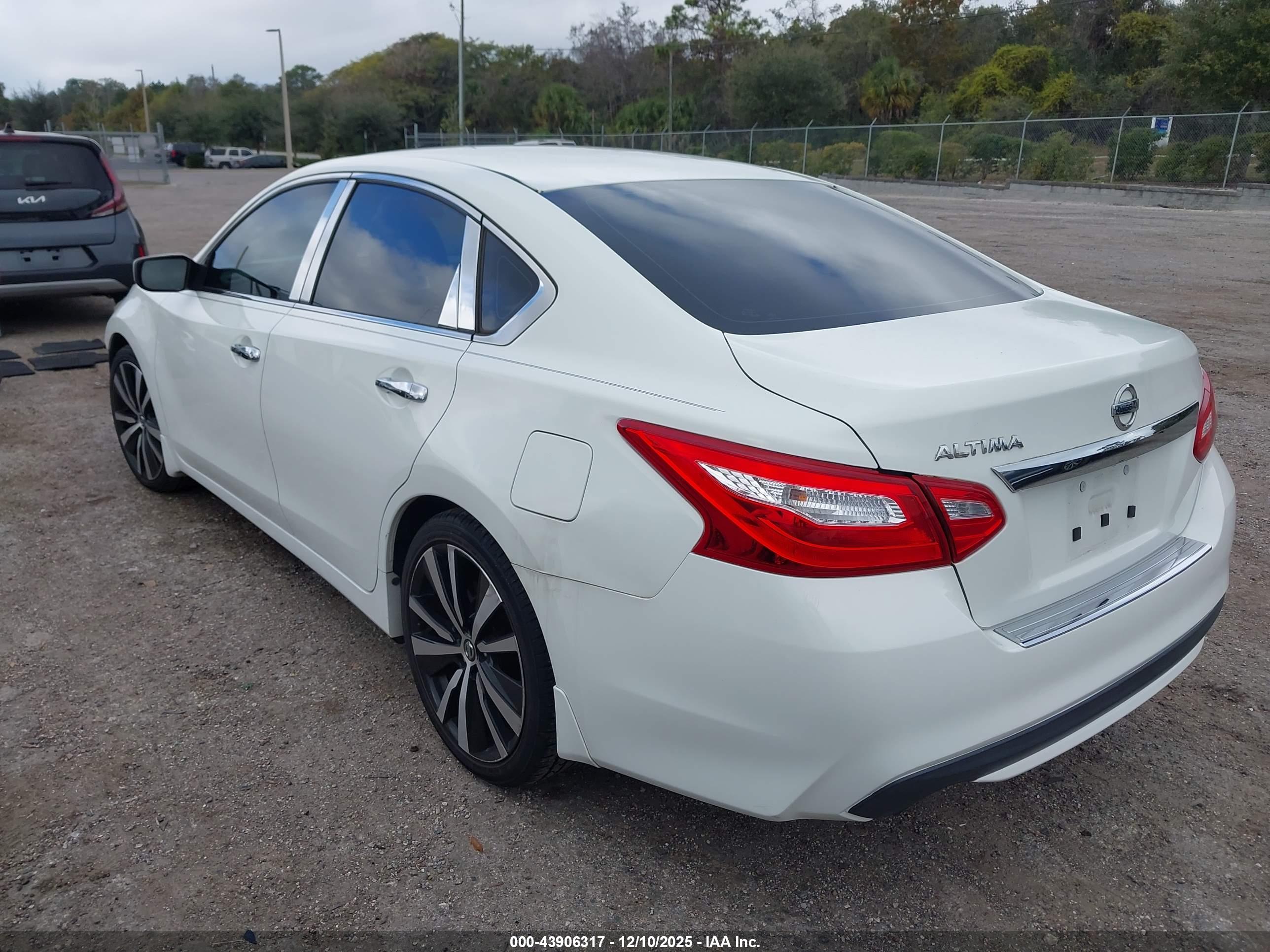 NISSAN ALTIMA image 3