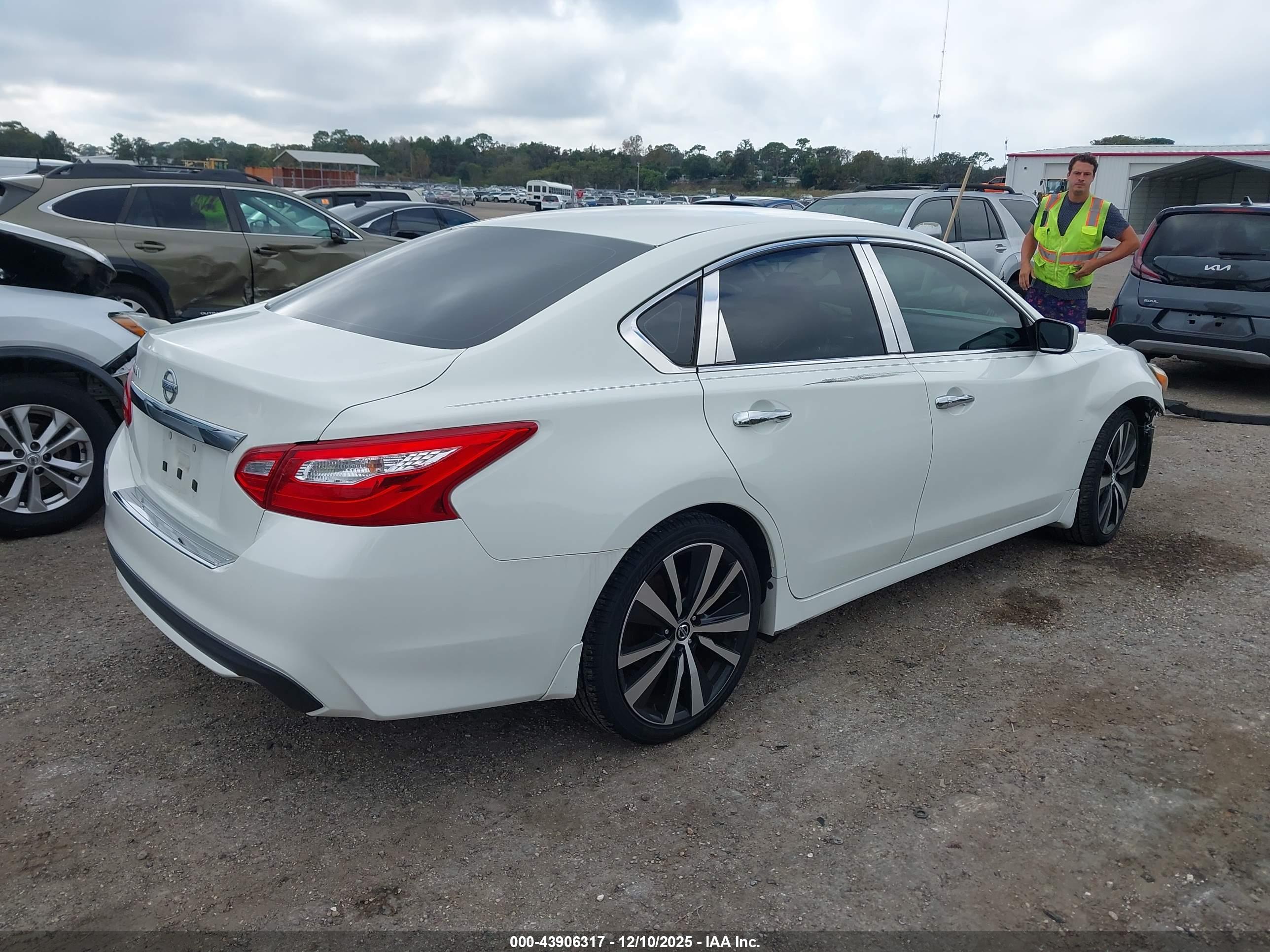 NISSAN ALTIMA image 4