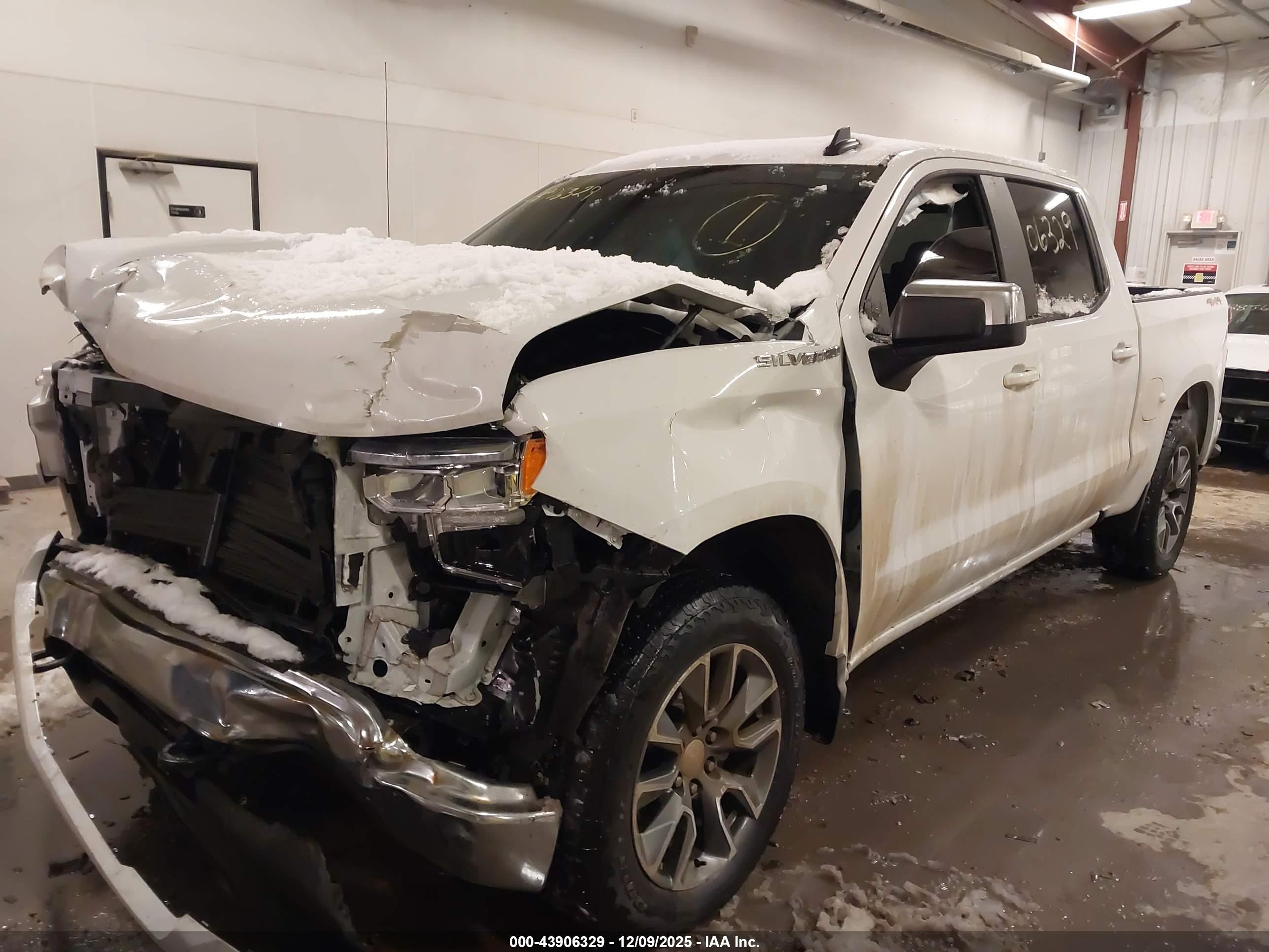CHEVROLET SILVERADO image 2