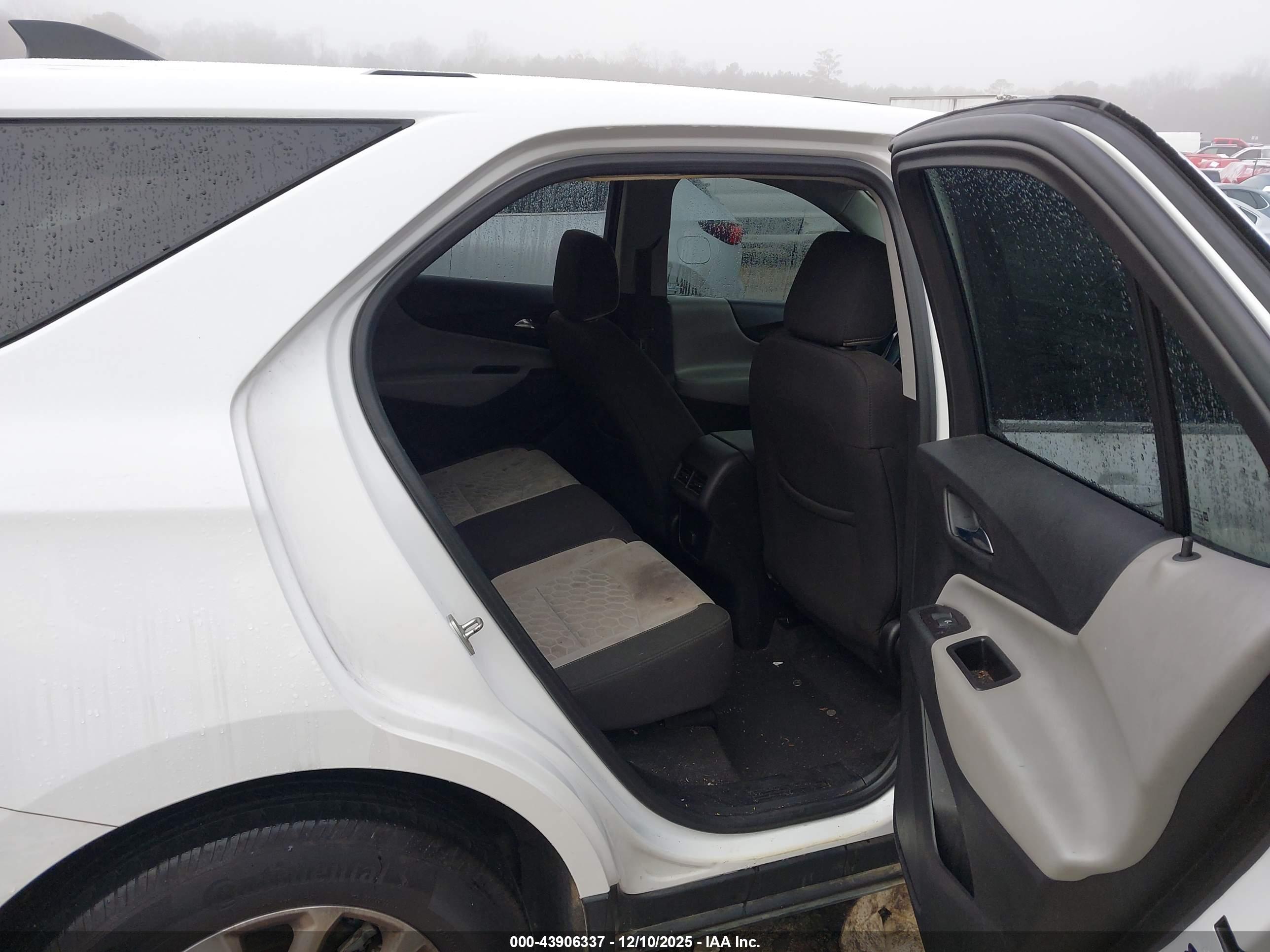 CHEVROLET EQUINOX image 8