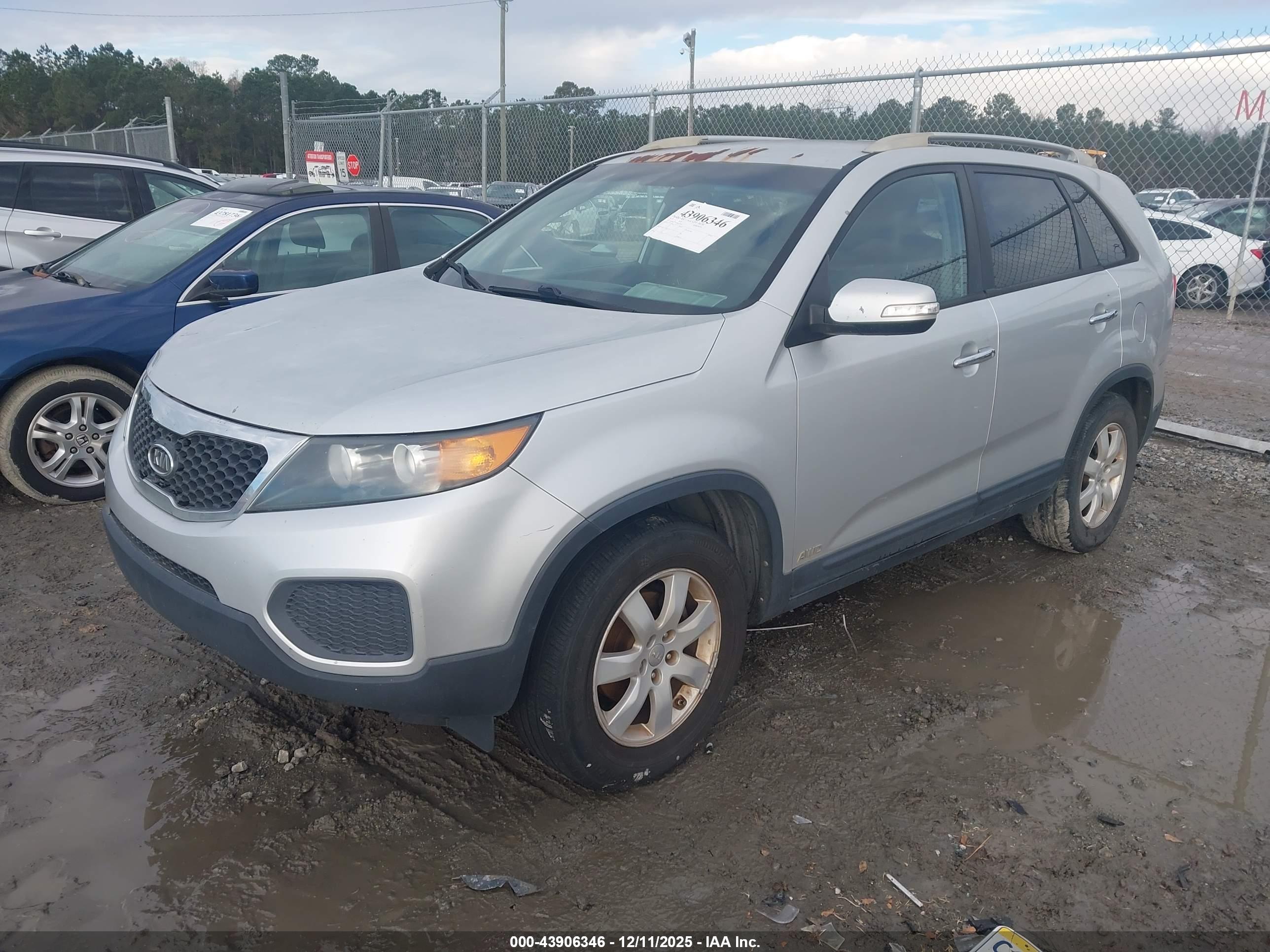 KIA SORENTO image 2