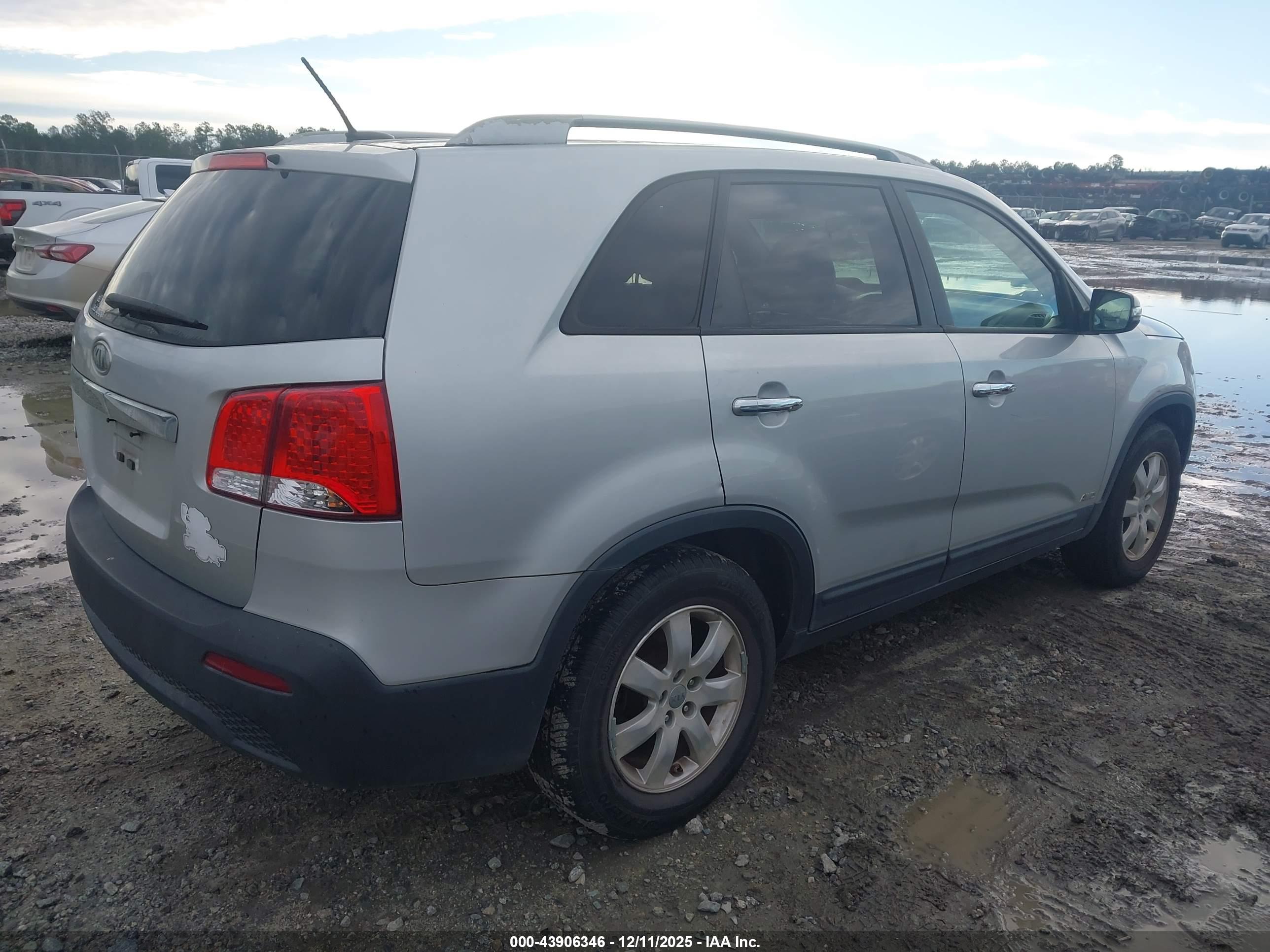 KIA SORENTO image 4