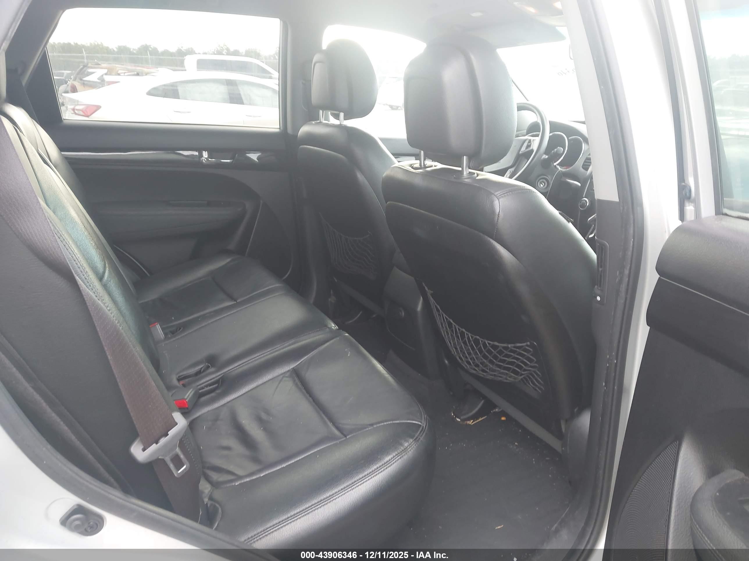 KIA SORENTO image 8