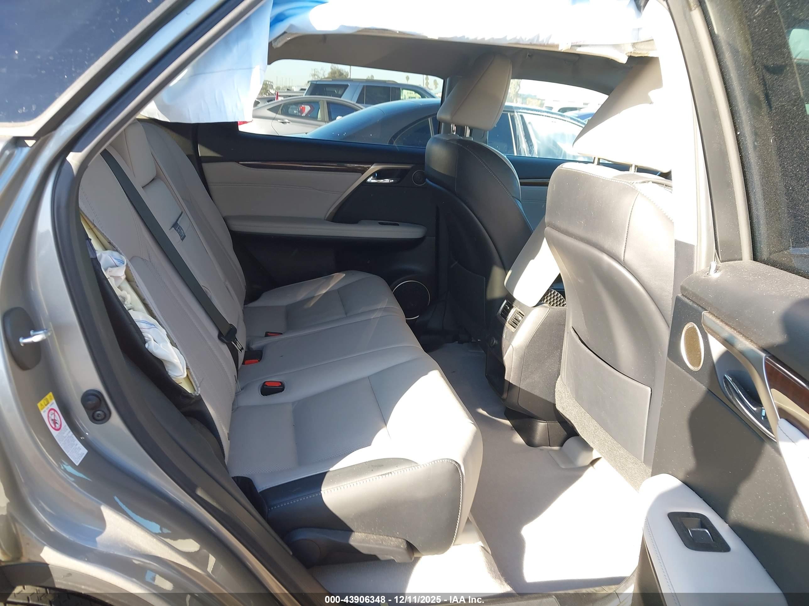 LEXUS RX image 8