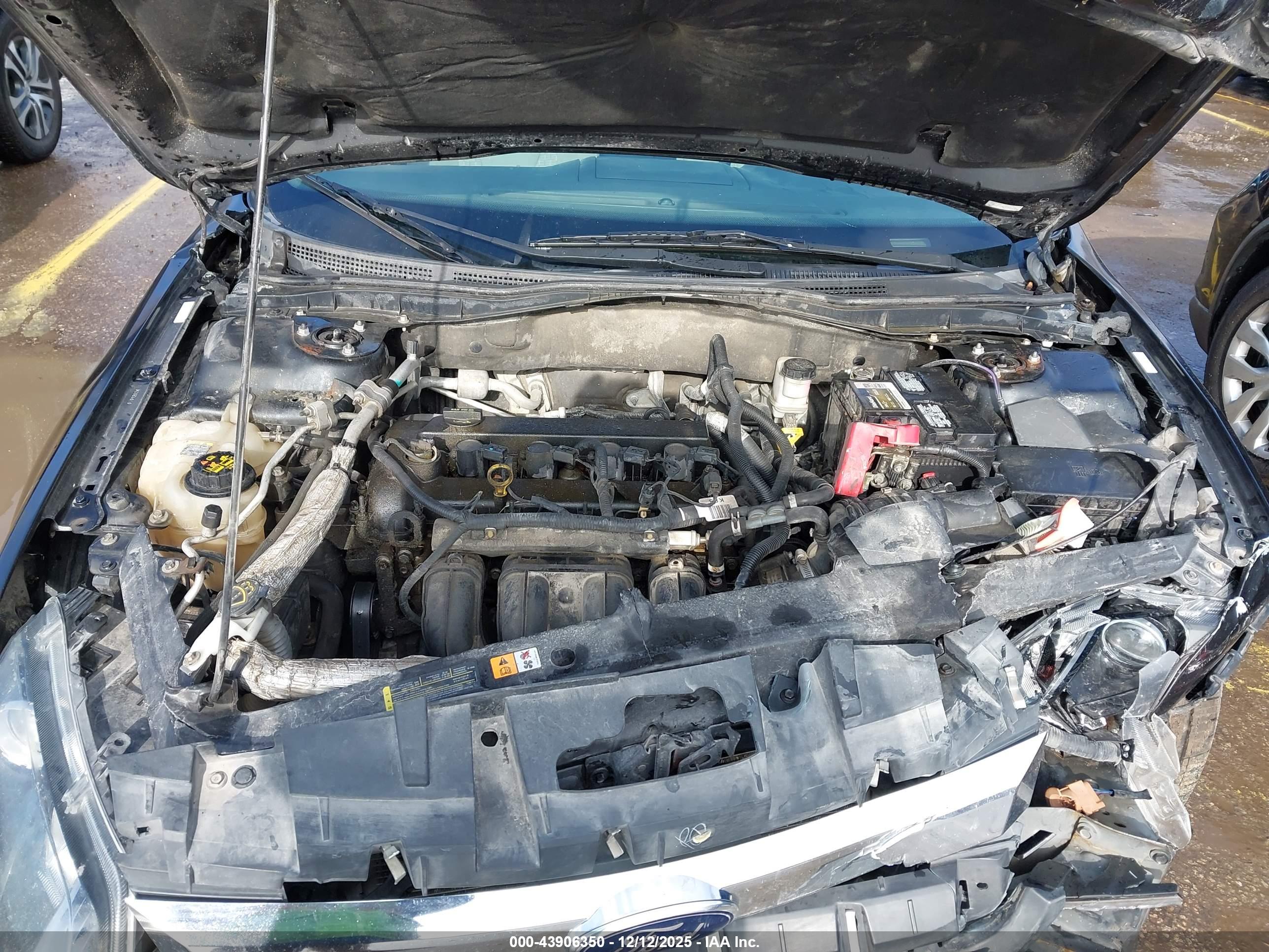 FORD FUSION image 10