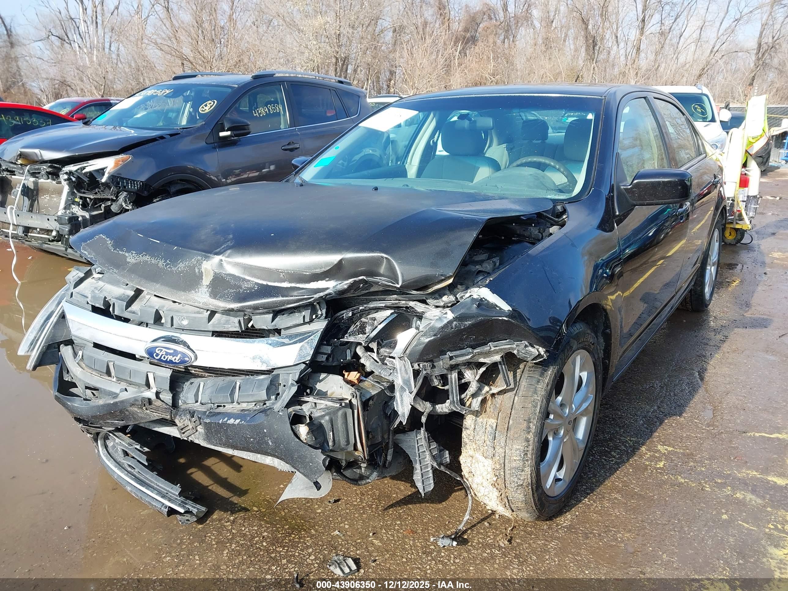 FORD FUSION image 2