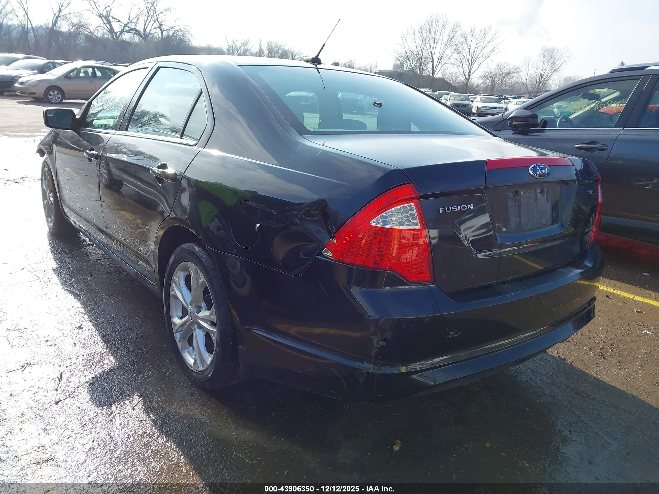 FORD FUSION image 3