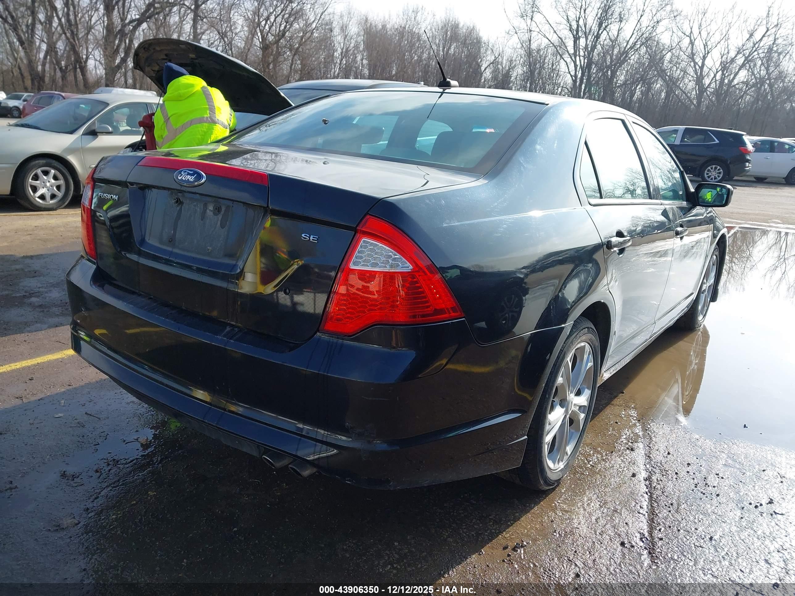 FORD FUSION image 4