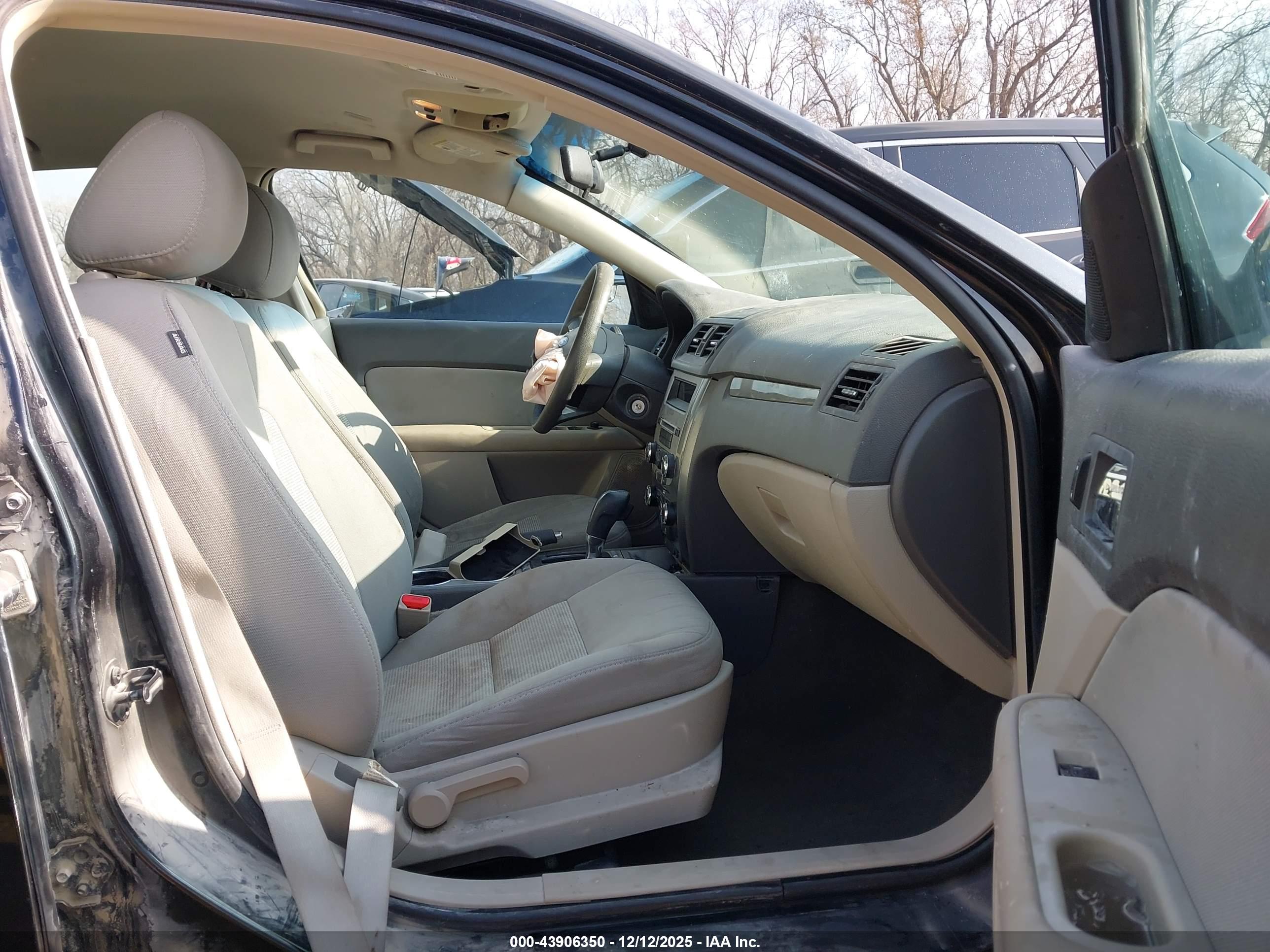 FORD FUSION image 5