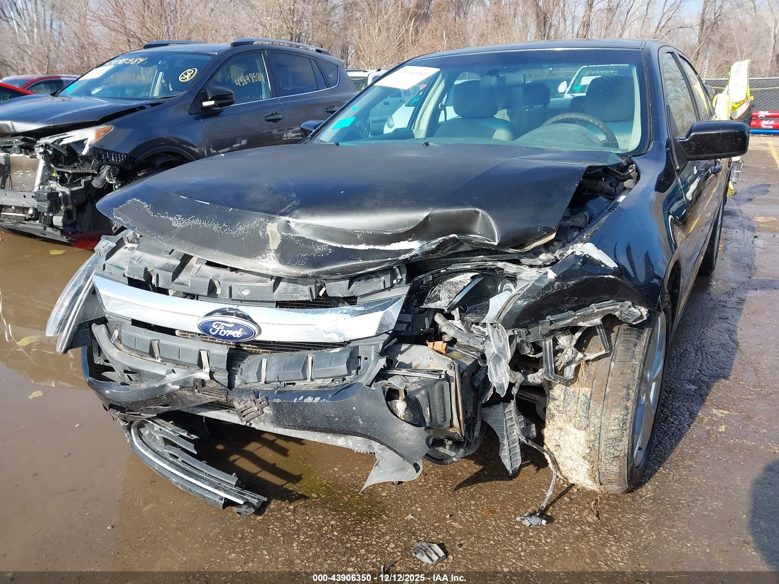 FORD FUSION image 6