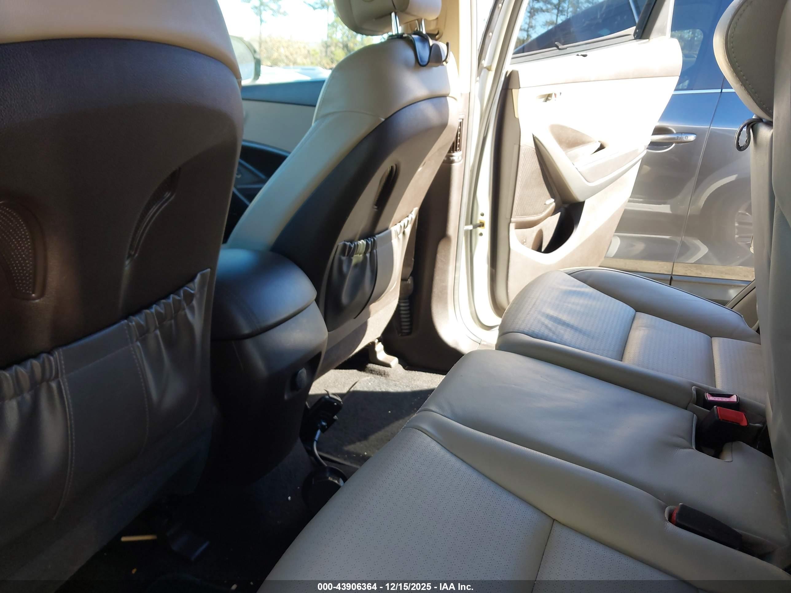 HYUNDAI SANTA image 8