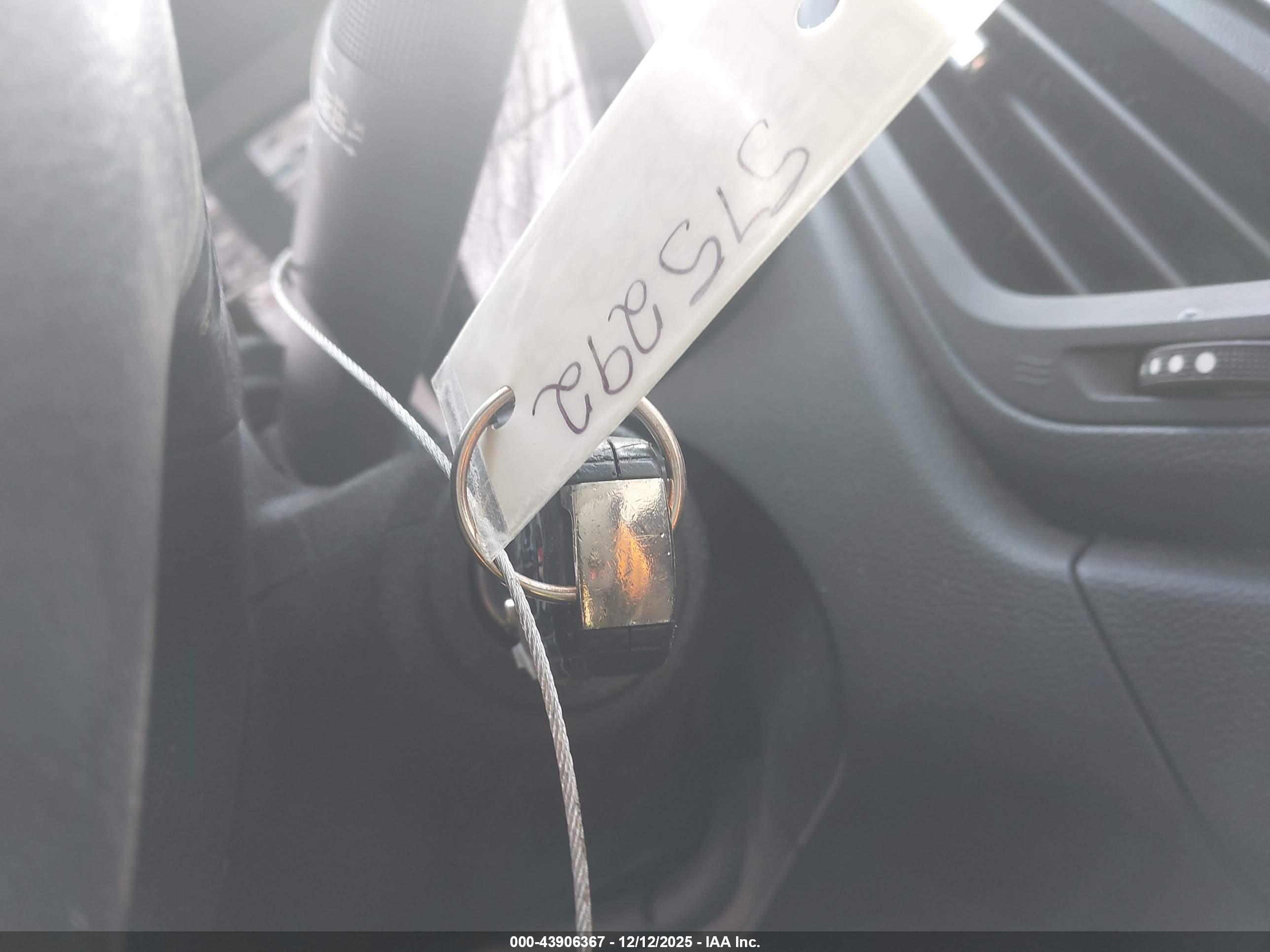 CHEVROLET EQUINOX image 11