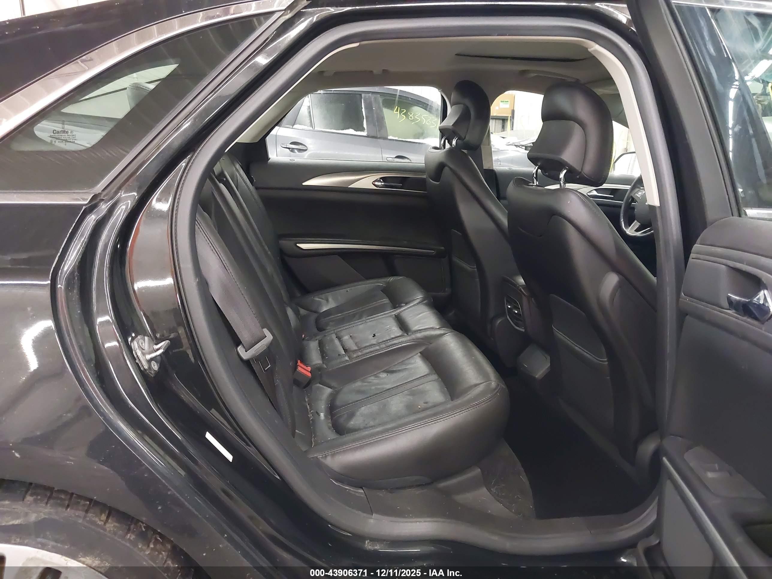 LINCOLN MKZ image 8