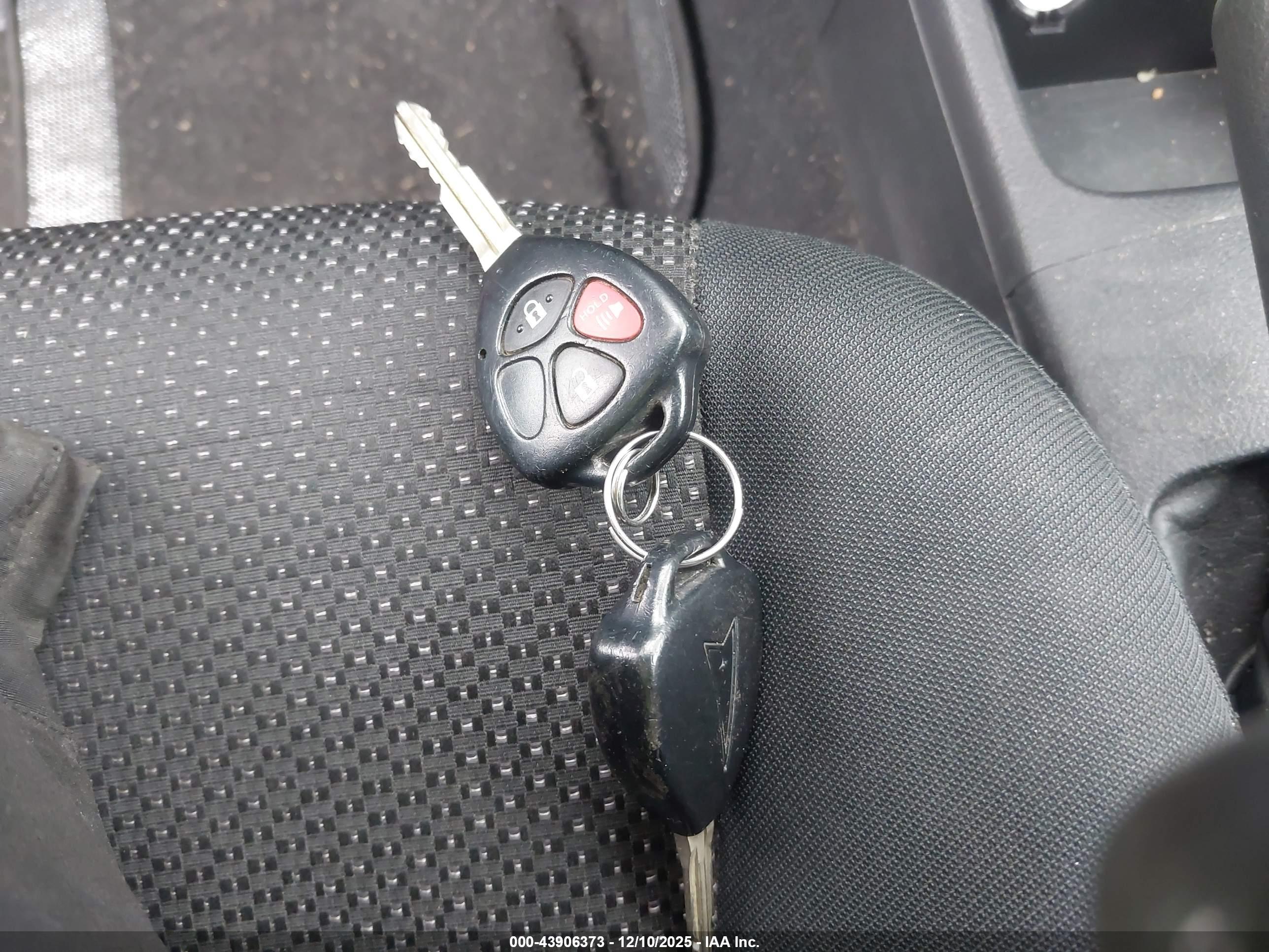 PONTIAC VIBE image 11