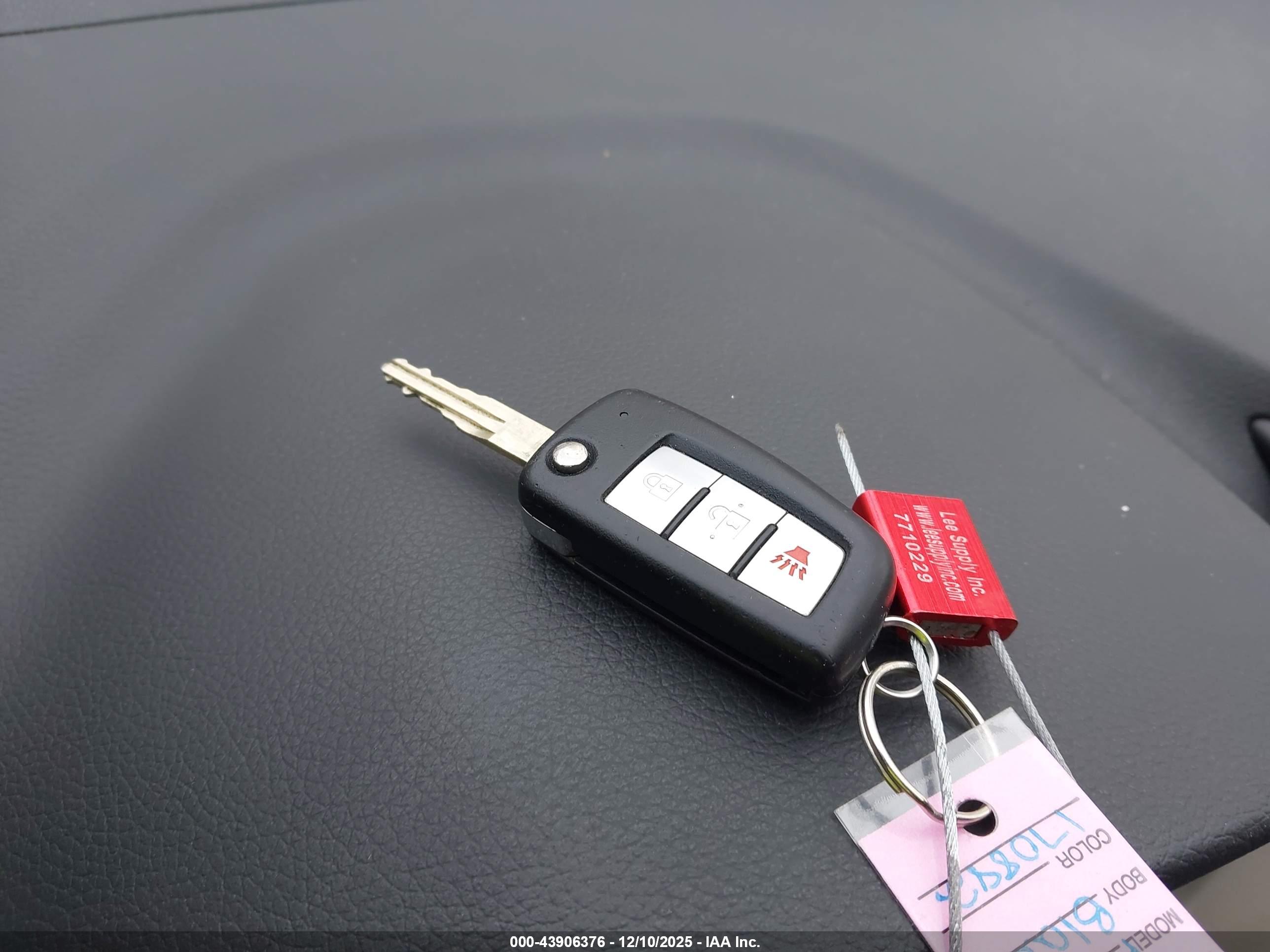 NISSAN ROGUE image 11