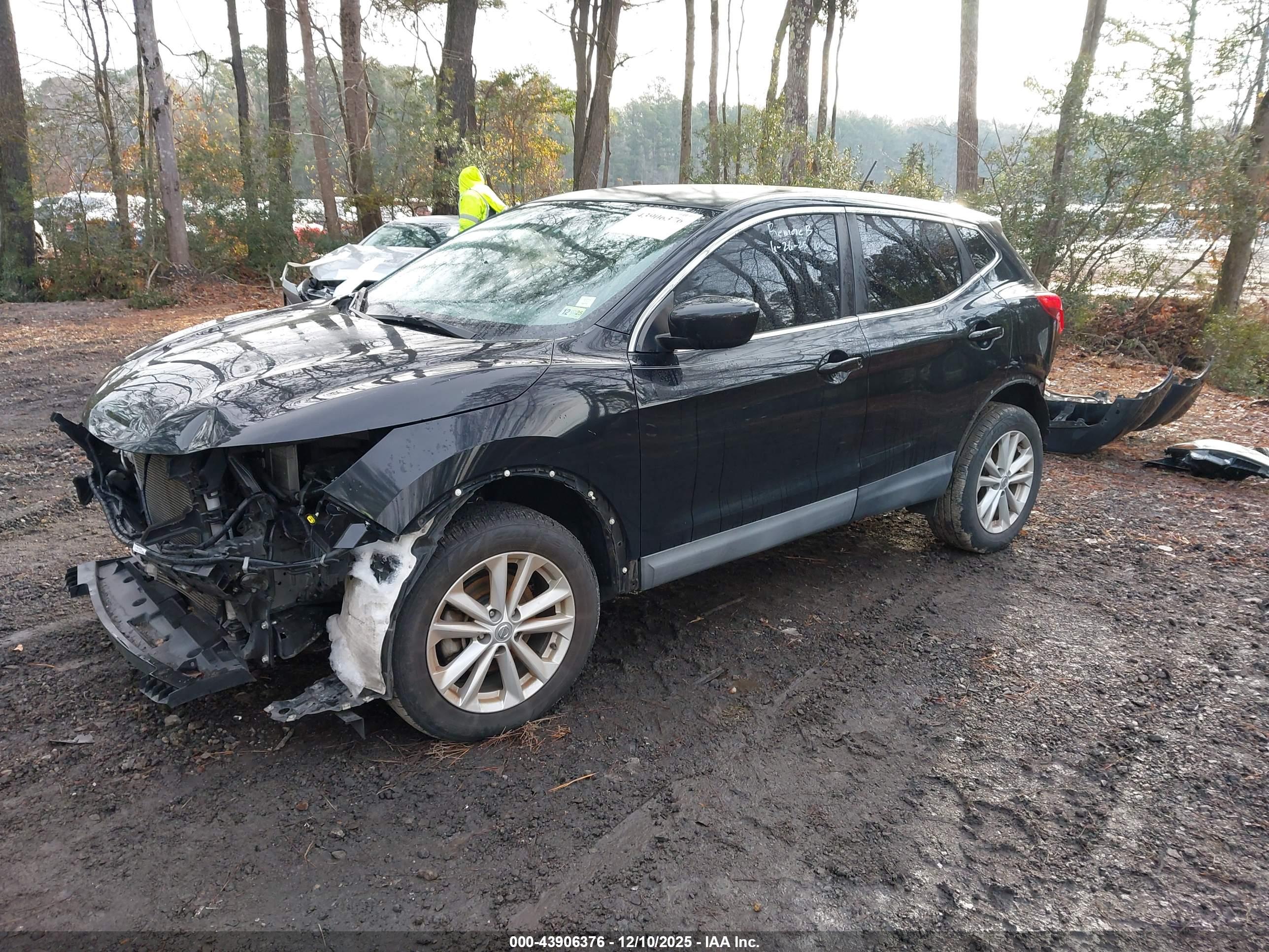 NISSAN ROGUE image 2