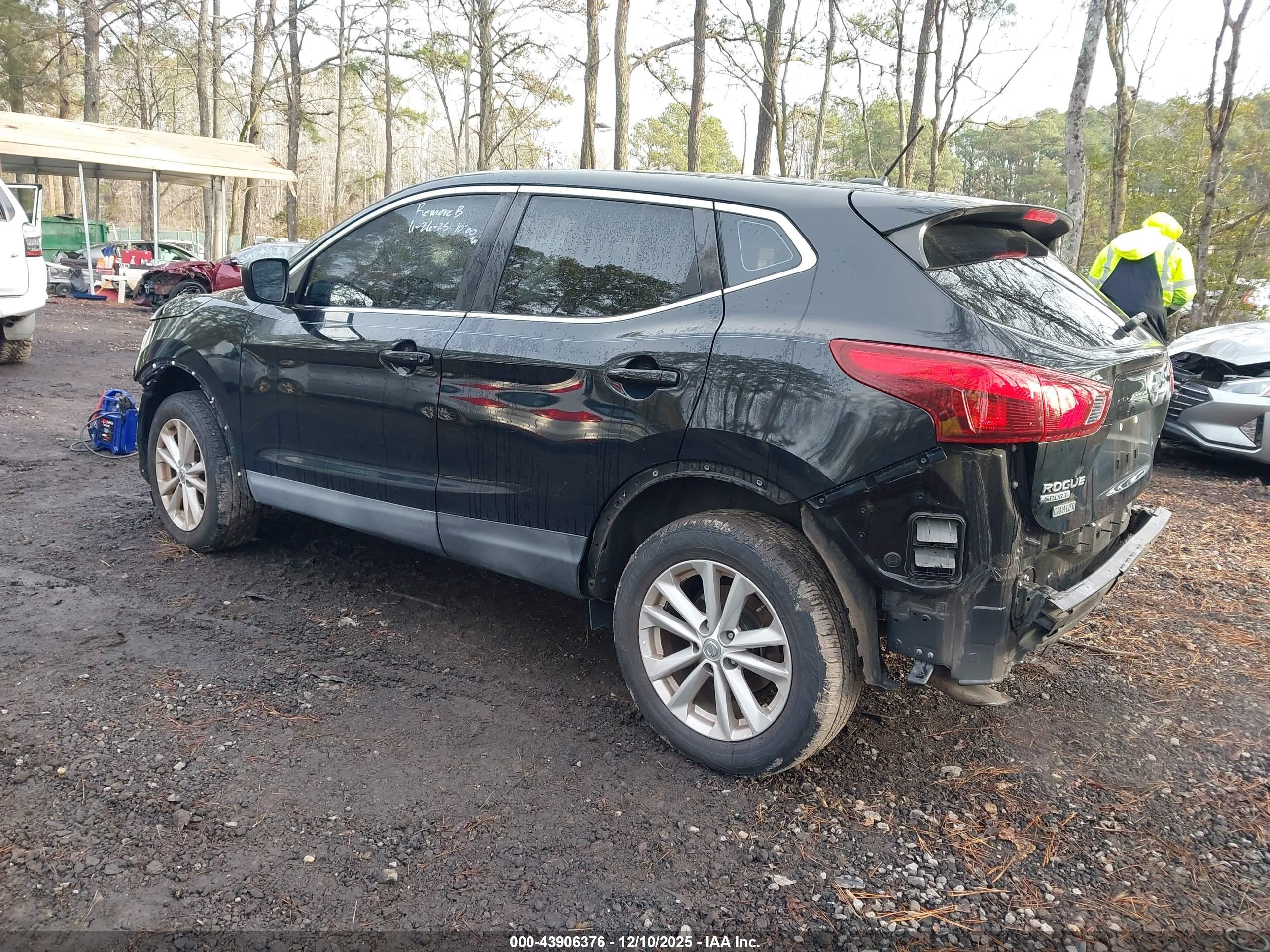 NISSAN ROGUE image 3