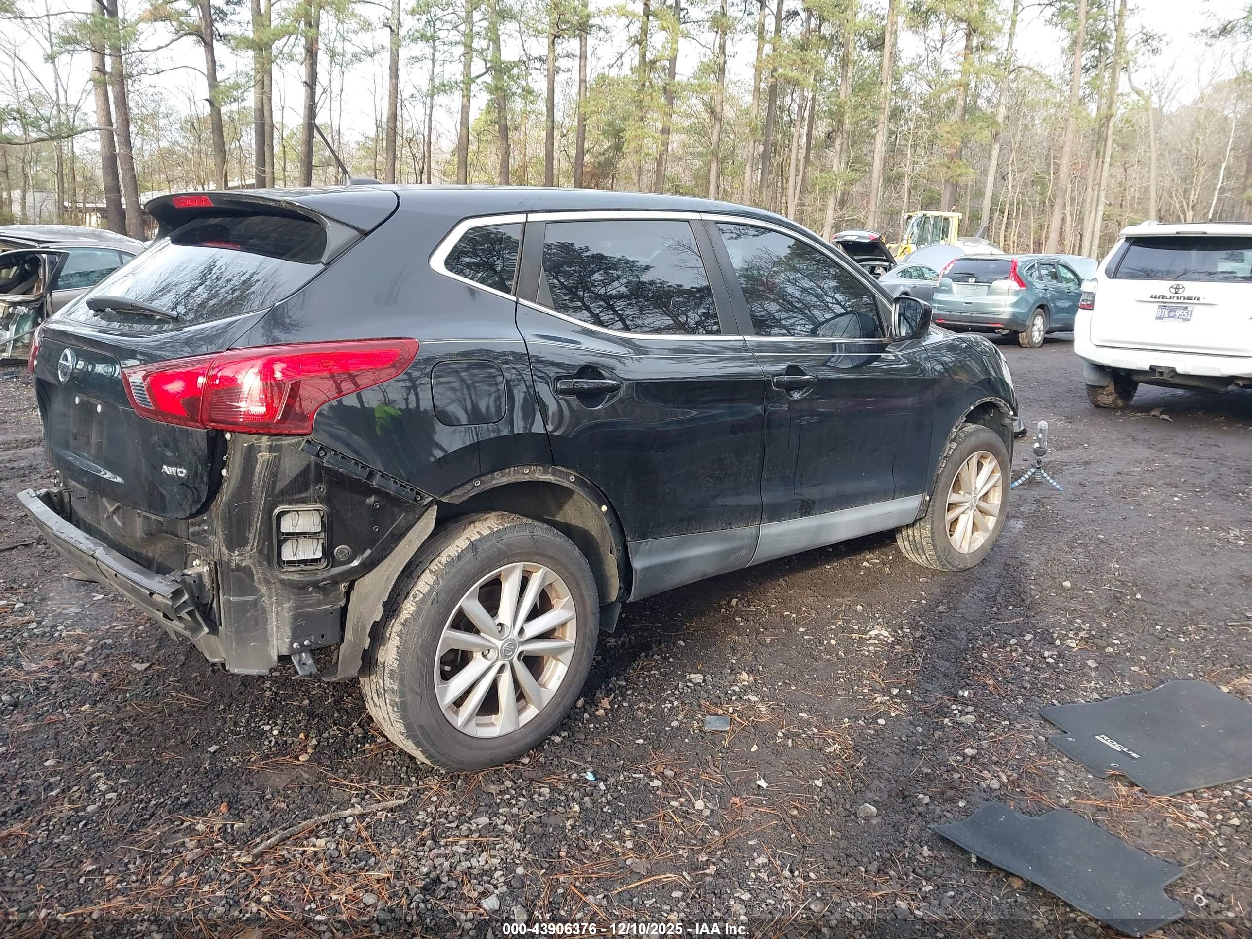 NISSAN ROGUE image 4