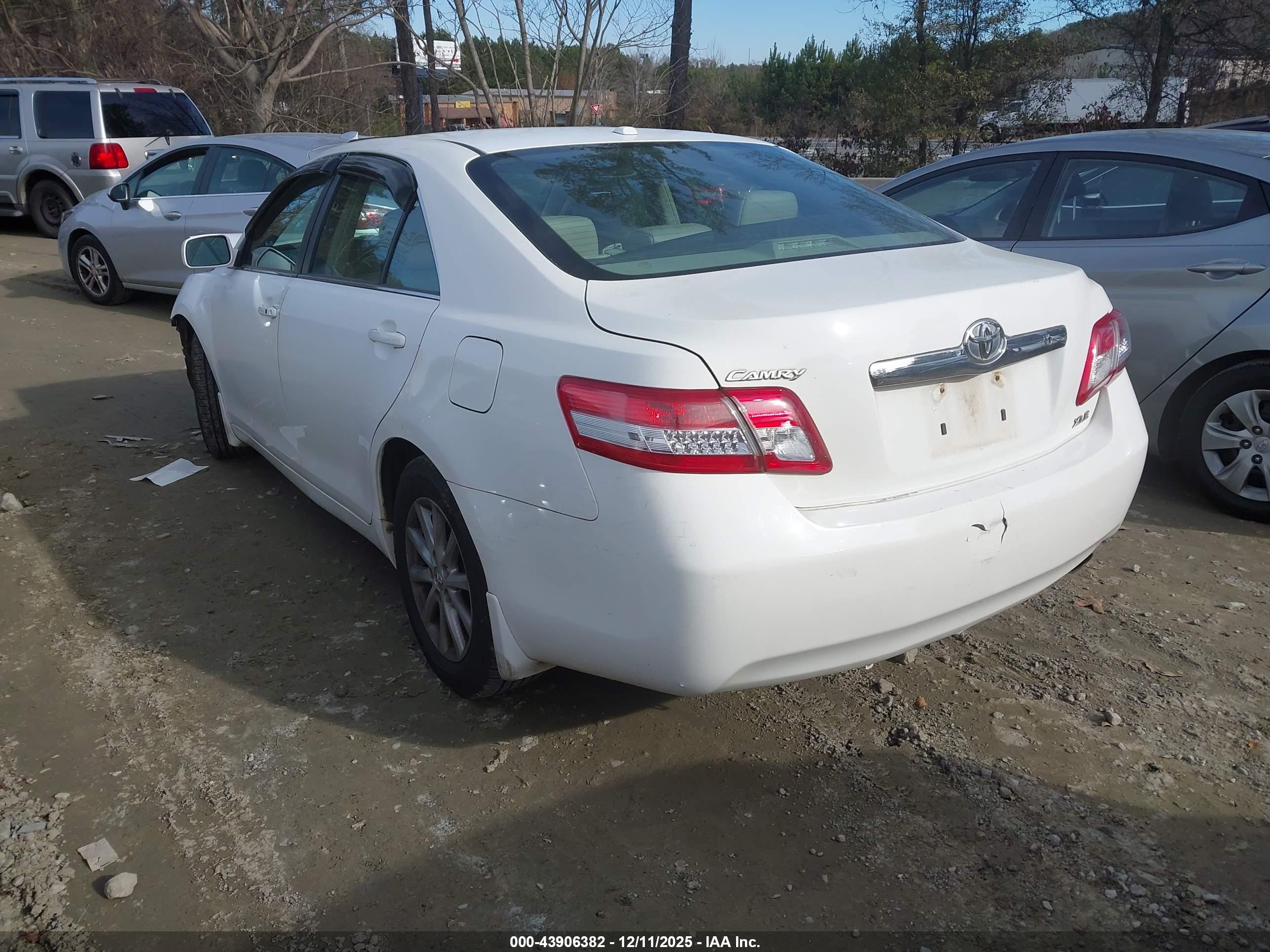 TOYOTA CAMRY image 3