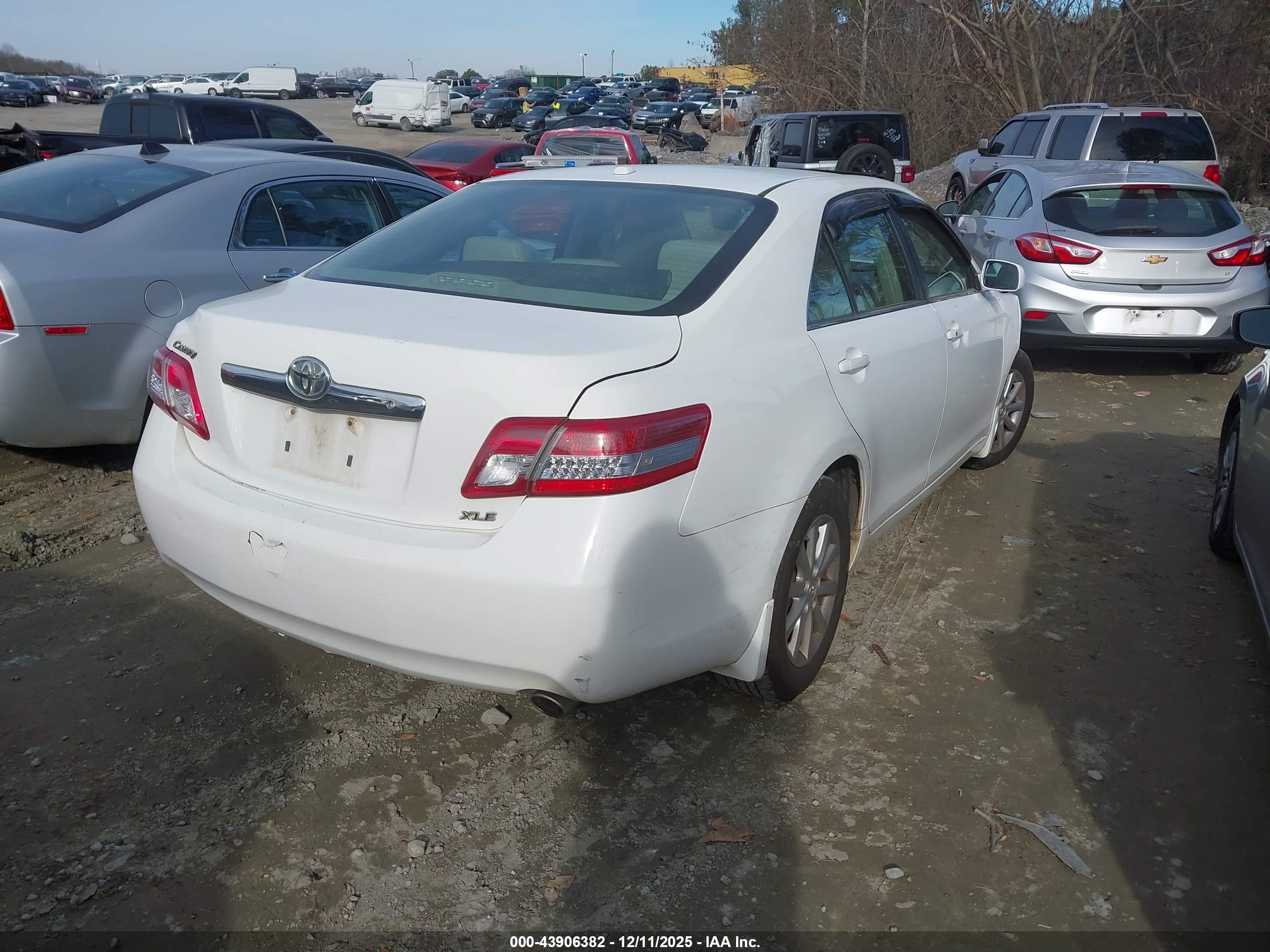 TOYOTA CAMRY image 4