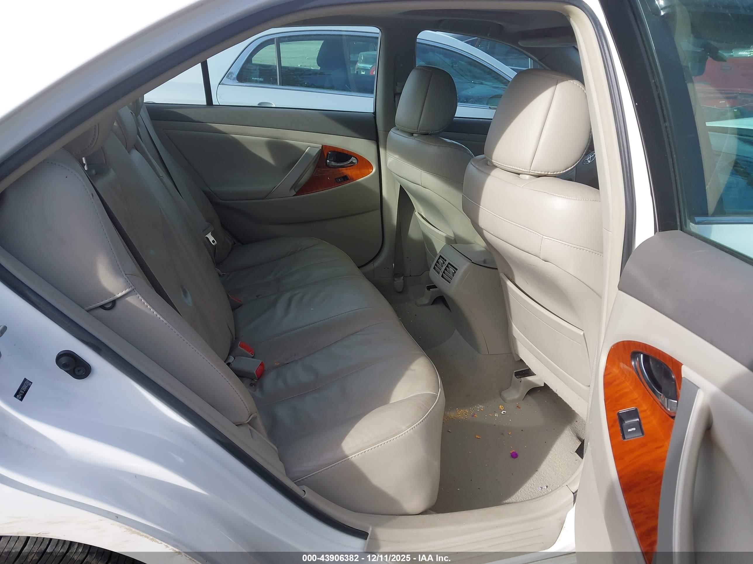 TOYOTA CAMRY image 8