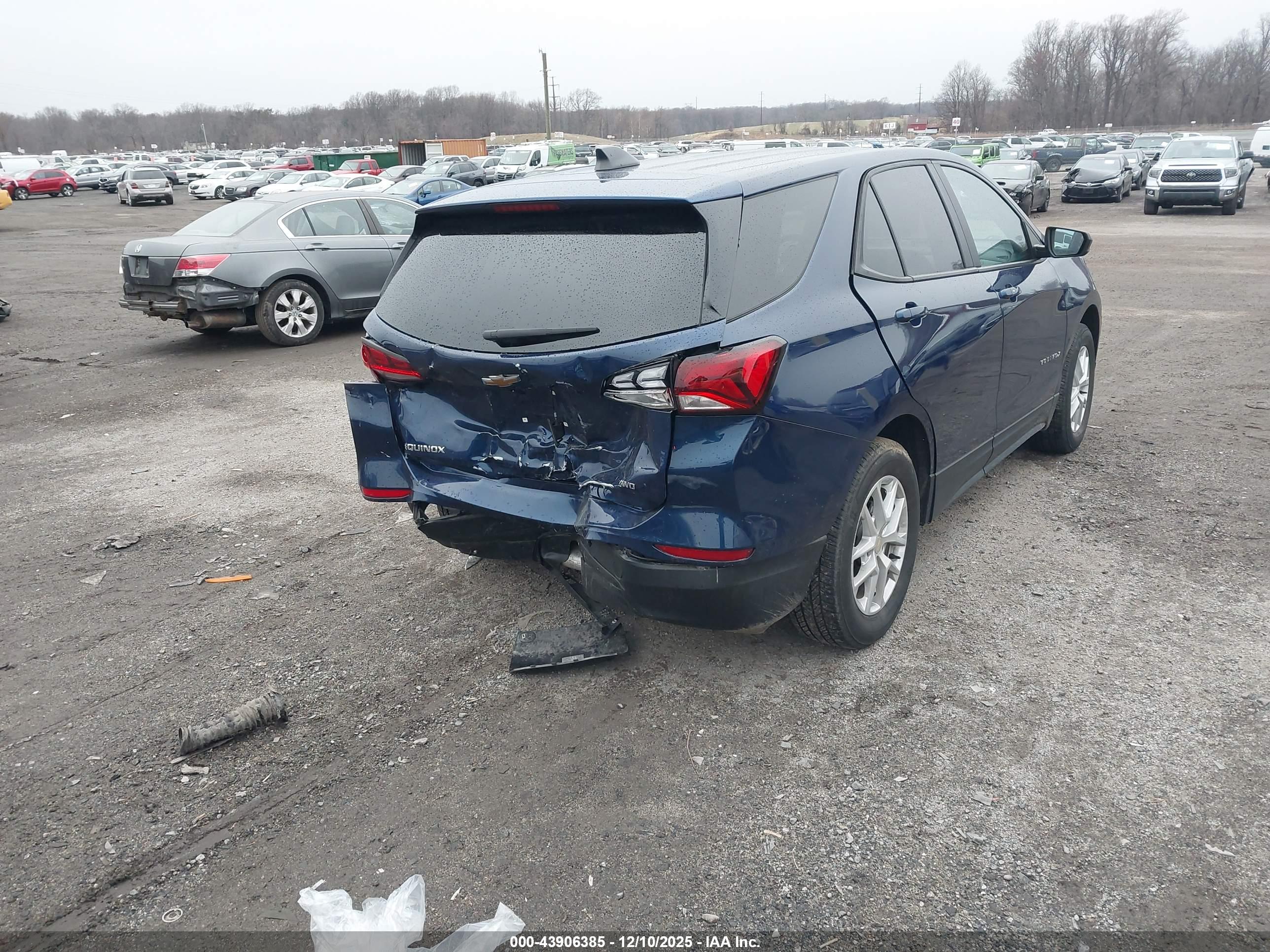 CHEVROLET EQUINOX image 4