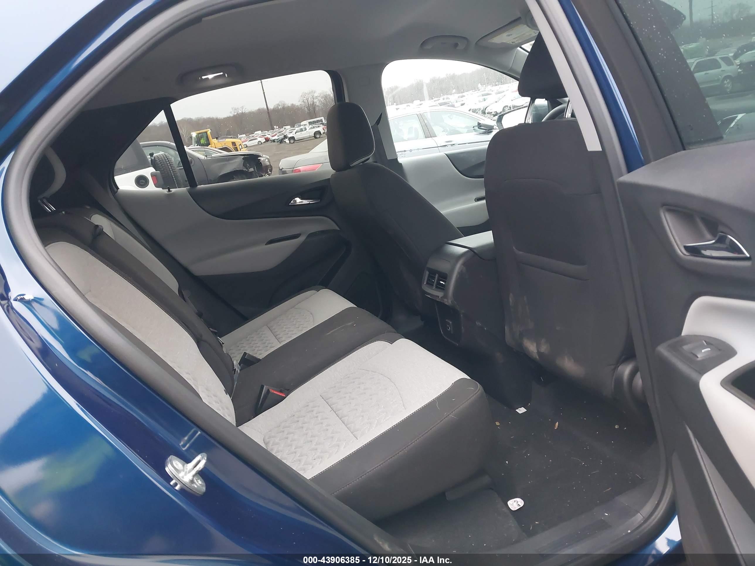 CHEVROLET EQUINOX image 8
